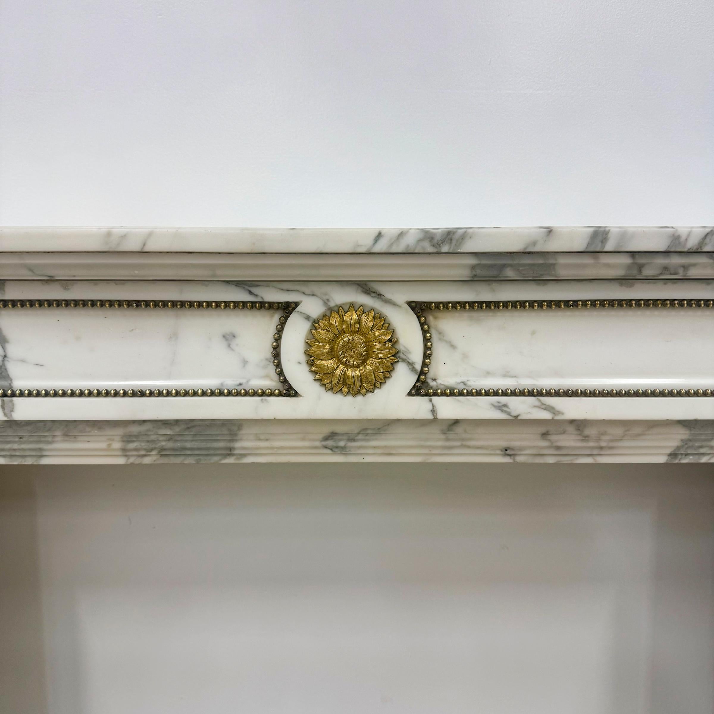 Kamin aus Arabescato-Marmor im Louis XVI-Stil (Louis XVI.)