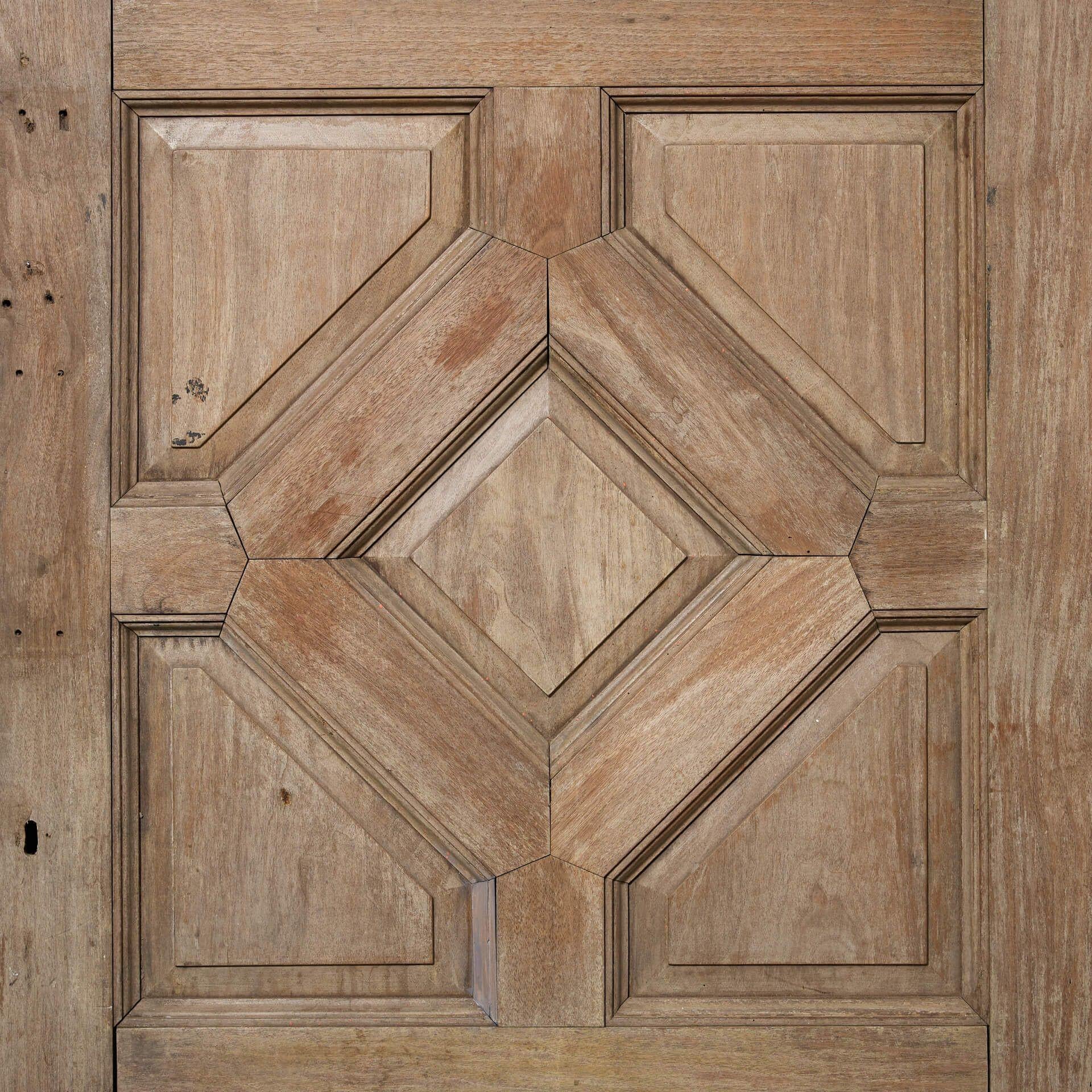 Vittoriano Porta interna geometrica in mogano rigenerato in vendita
