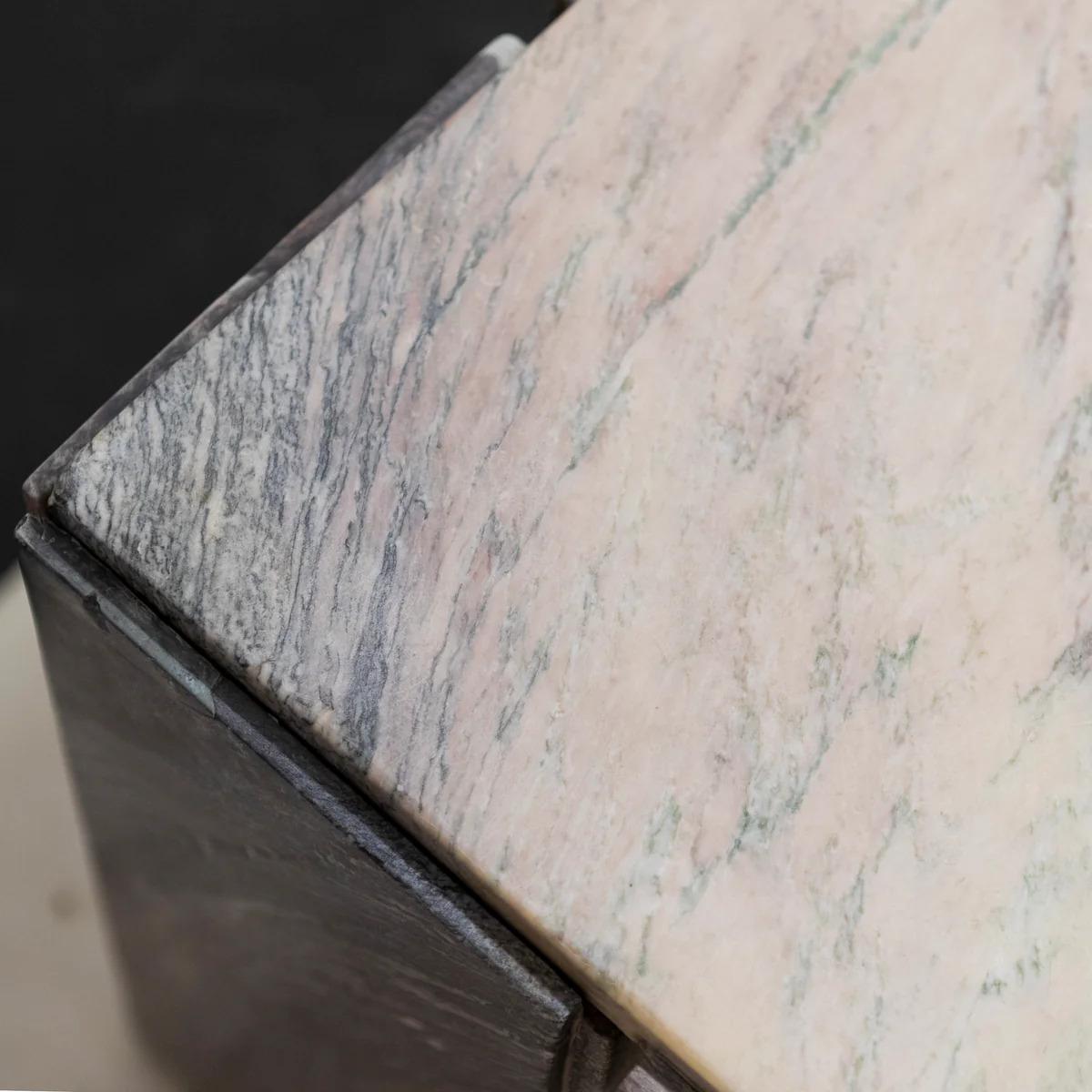 Table basse en marbre sicilien récupéré du milieu du siècle dernier en vente 7