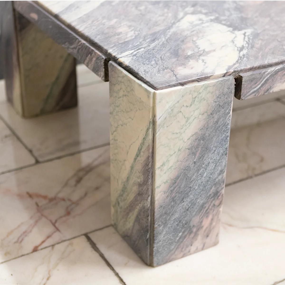 Table basse en marbre sicilien récupéré du milieu du siècle dernier en vente 8