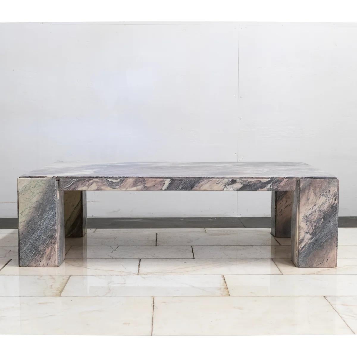 Table basse en marbre sicilien récupéré du milieu du siècle dernier en vente 11