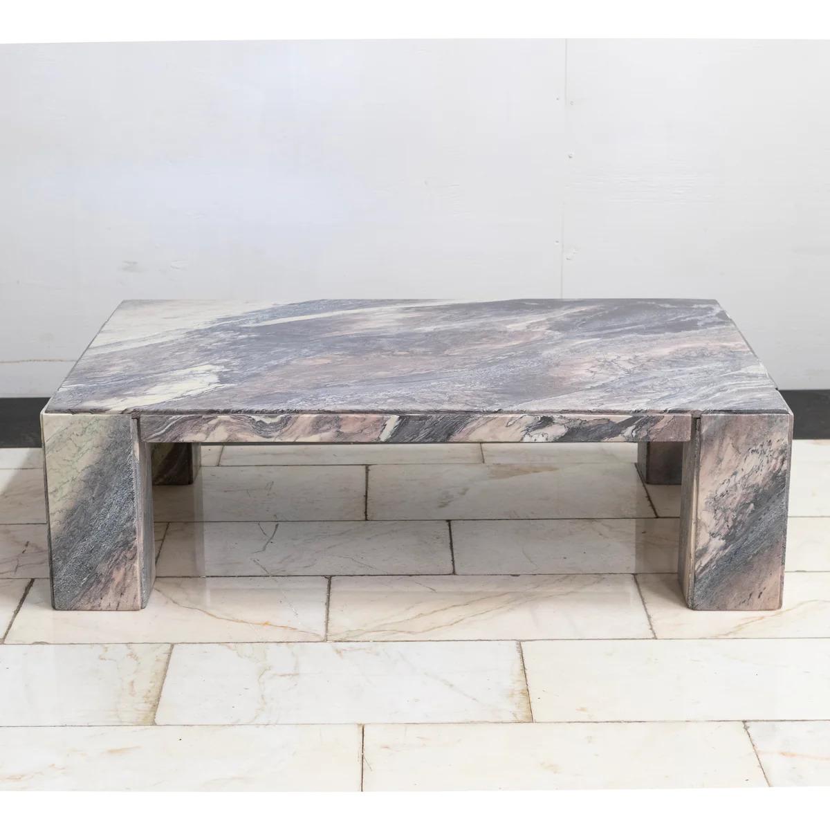 20ième siècle Table basse en marbre sicilien récupéré du milieu du siècle dernier en vente