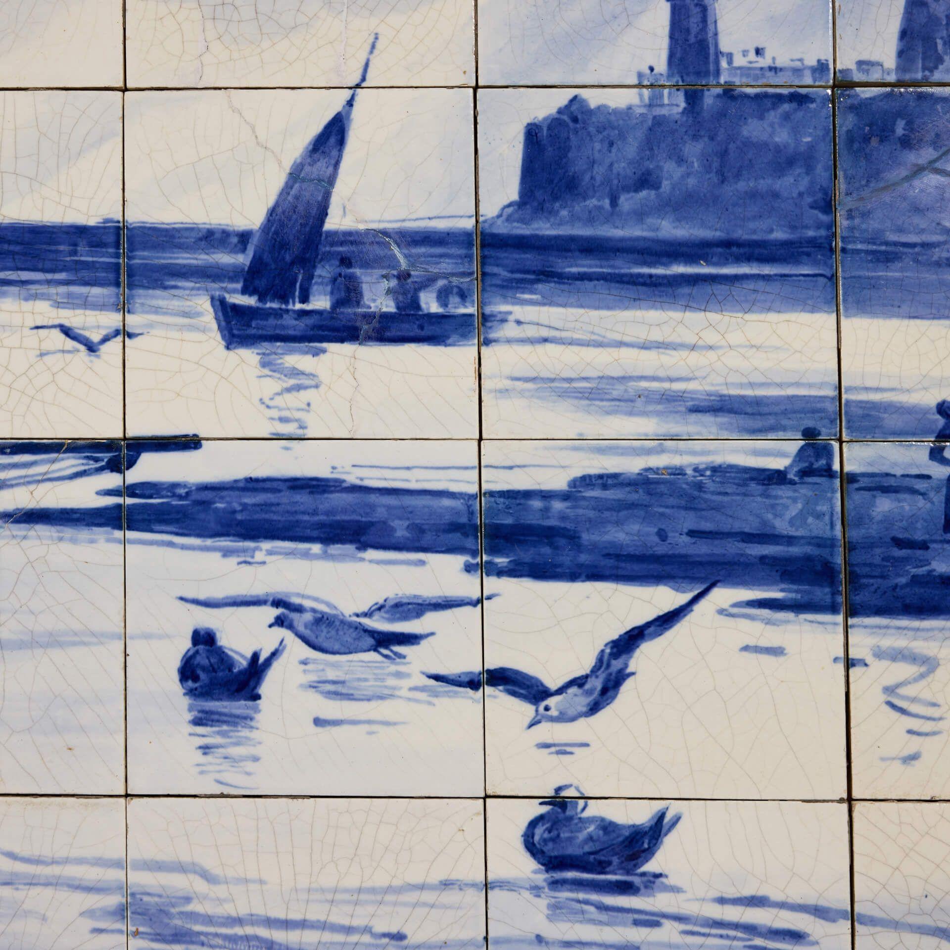 Zurückgewonnene Minton-Fliesenplatte mit Panoramalandschaft am Meer im Angebot 2