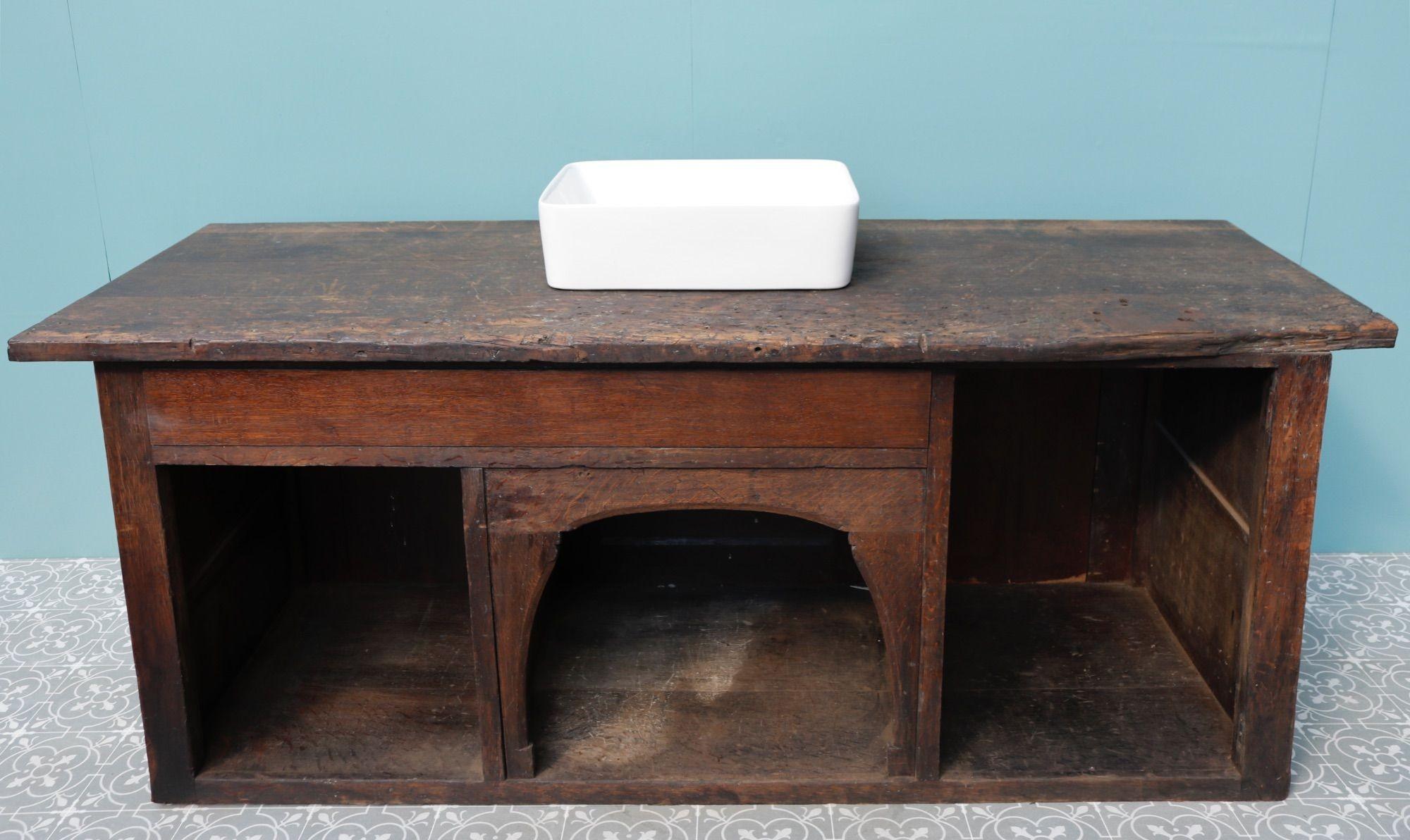 Reclaimed Oak Unit with Utility Basin In Fair Condition For Sale In Wormelow, Herefordshire
