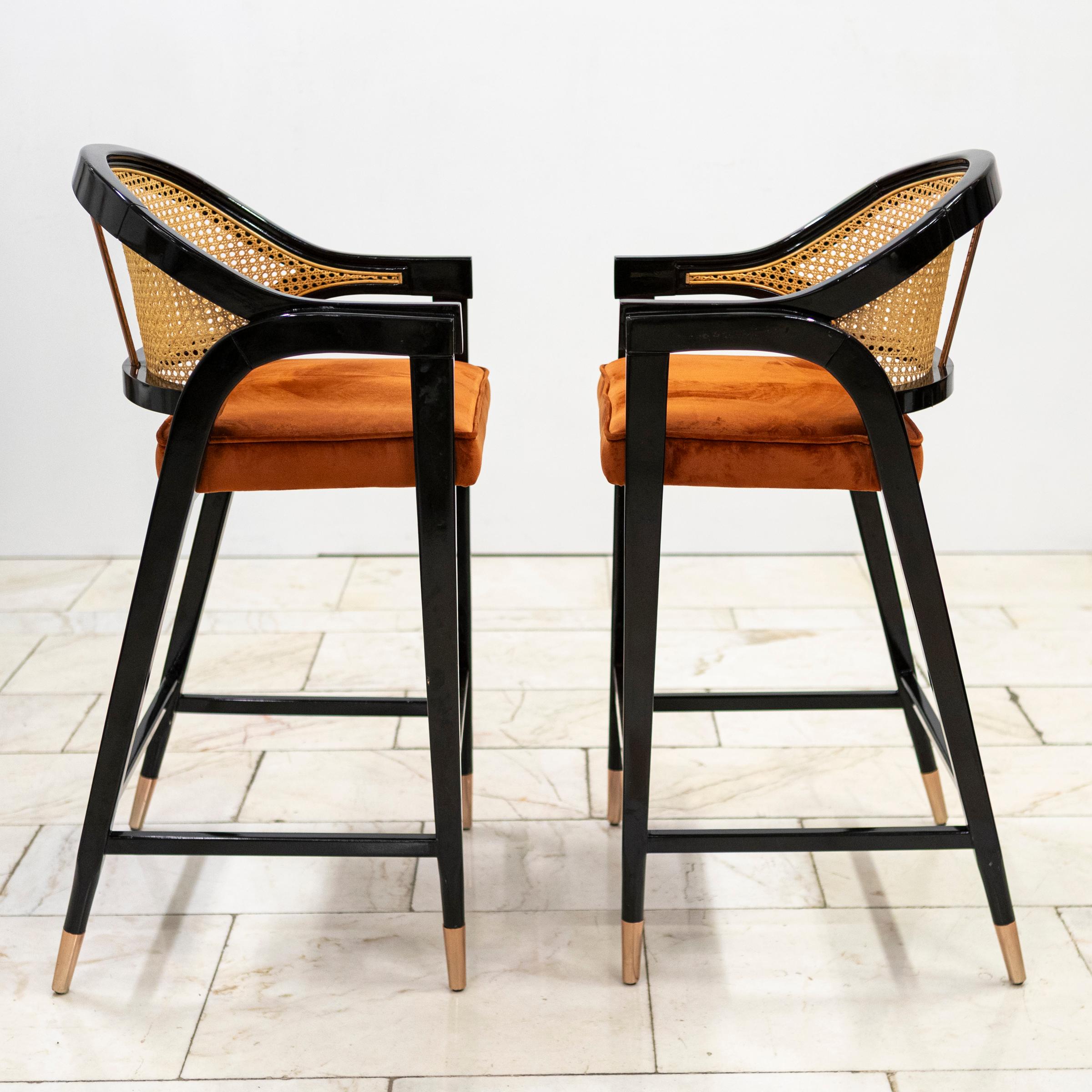 Metà XX secolo Coppia di sgabelli da bar di ispirazione mid century recuperati  Edward Wormley in vendita