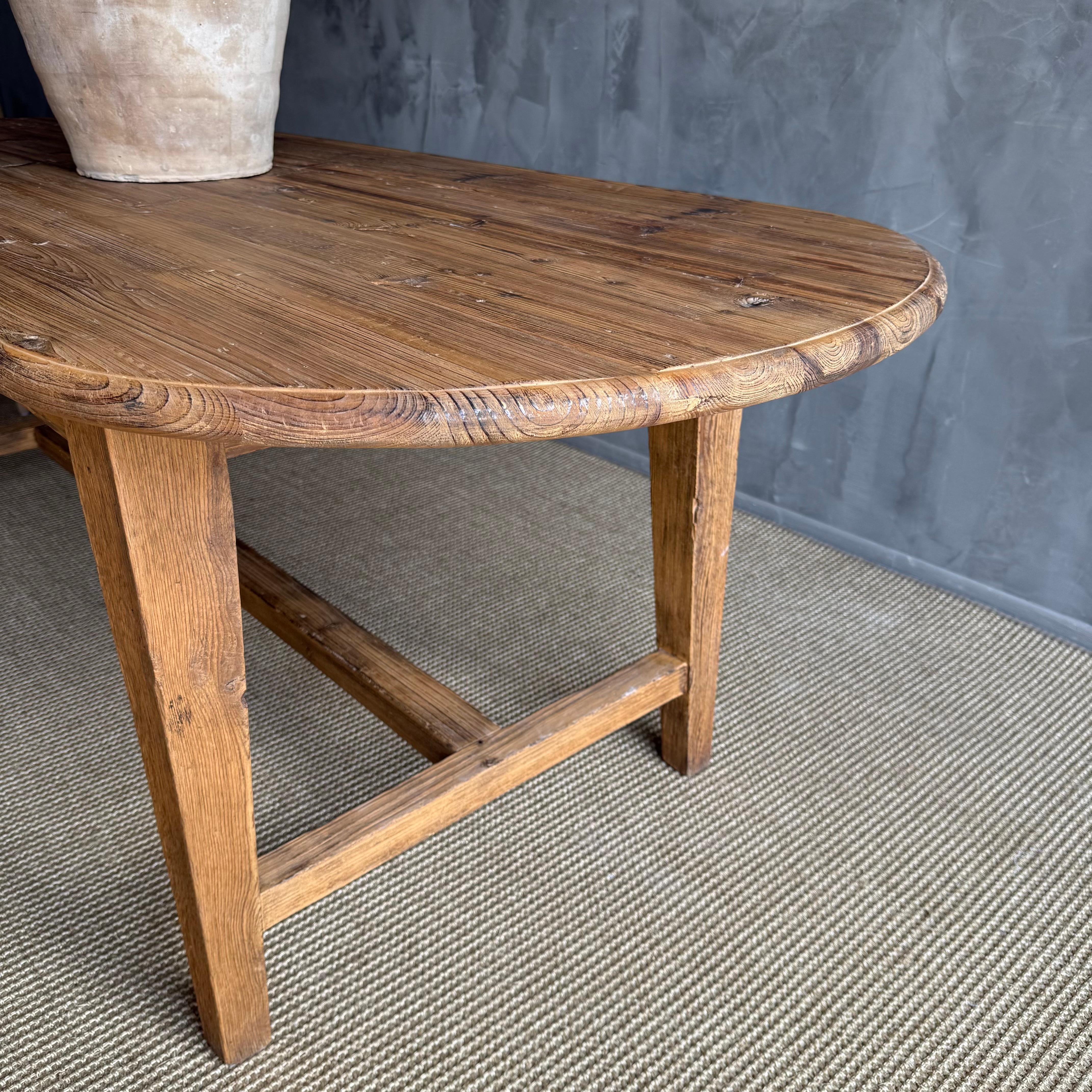 Table de salle à manger ovale en pin recyclé Style fermier européen en vente 7