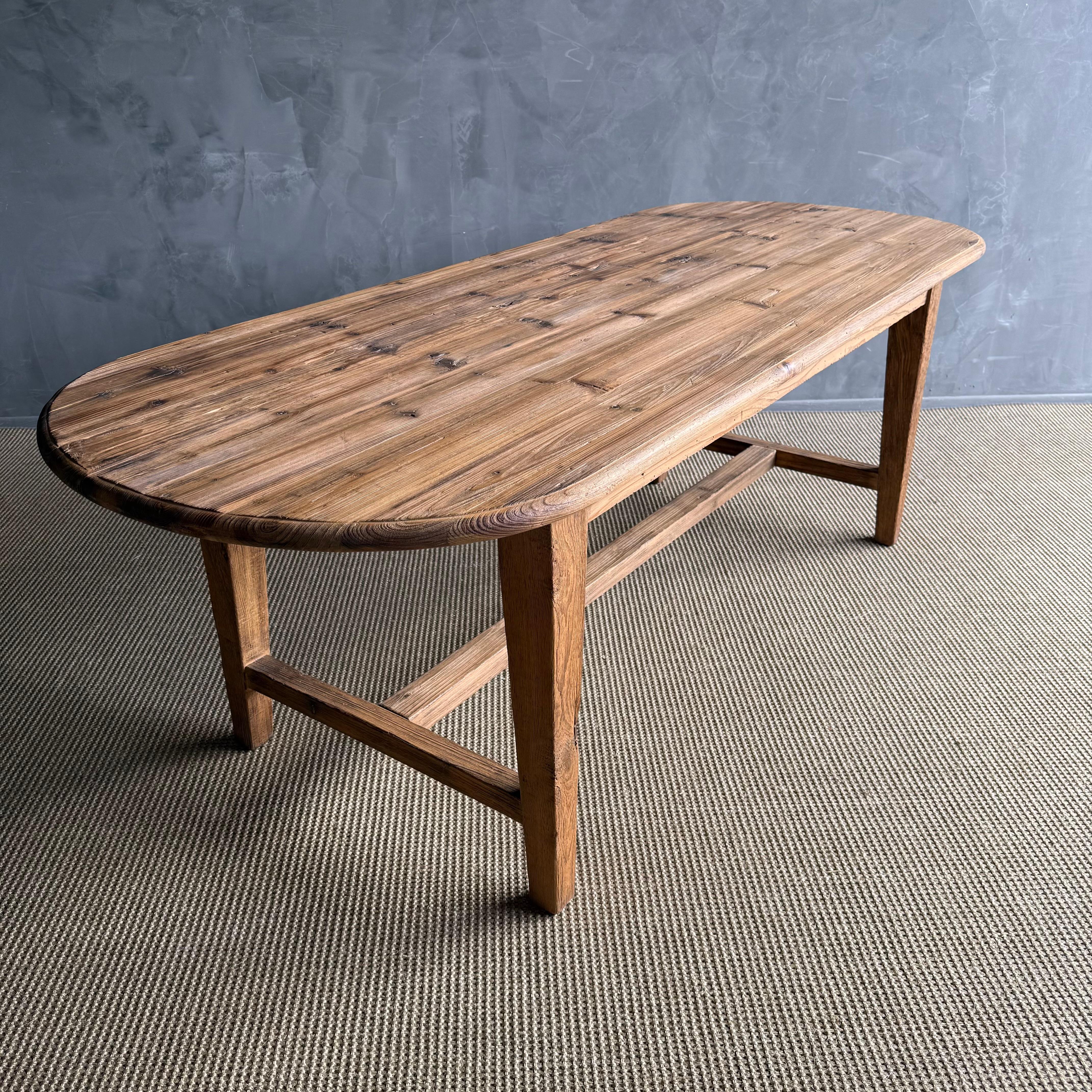 Table de salle à manger ovale en pin recyclé Style fermier européen en vente 9