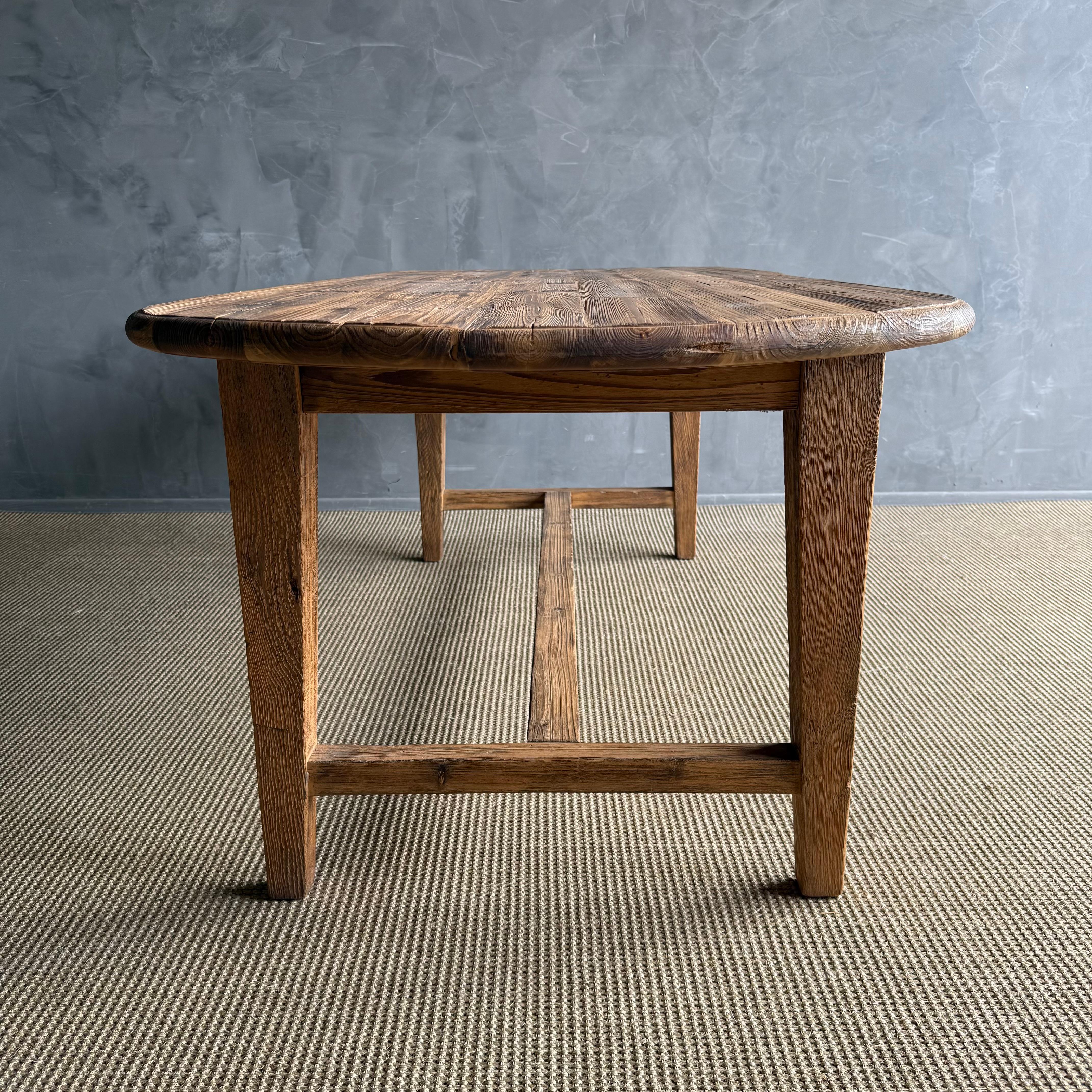 Table de salle à manger ovale en pin recyclé Style fermier européen en vente 11