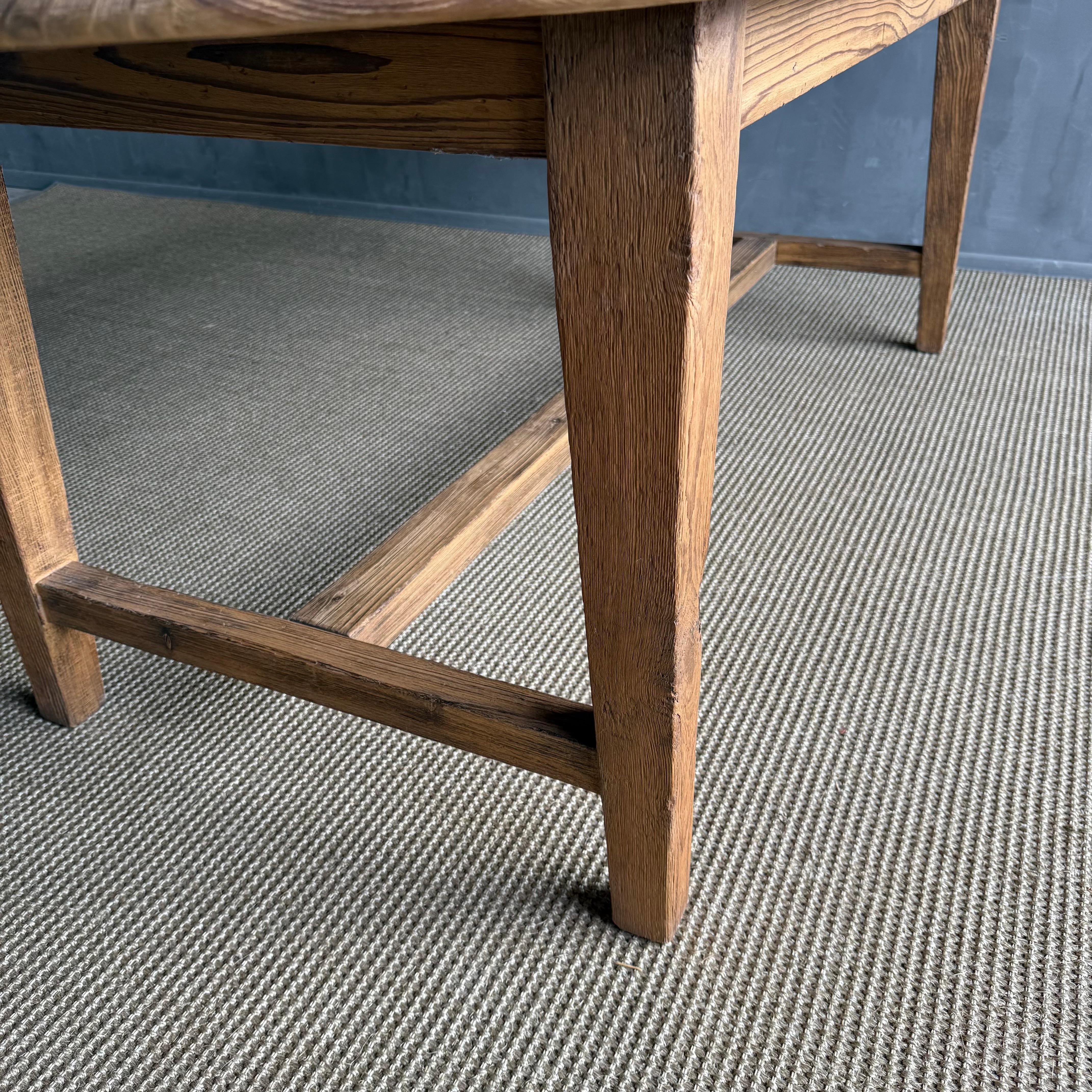 Table de salle à manger ovale en pin recyclé Style fermier européen en vente 13