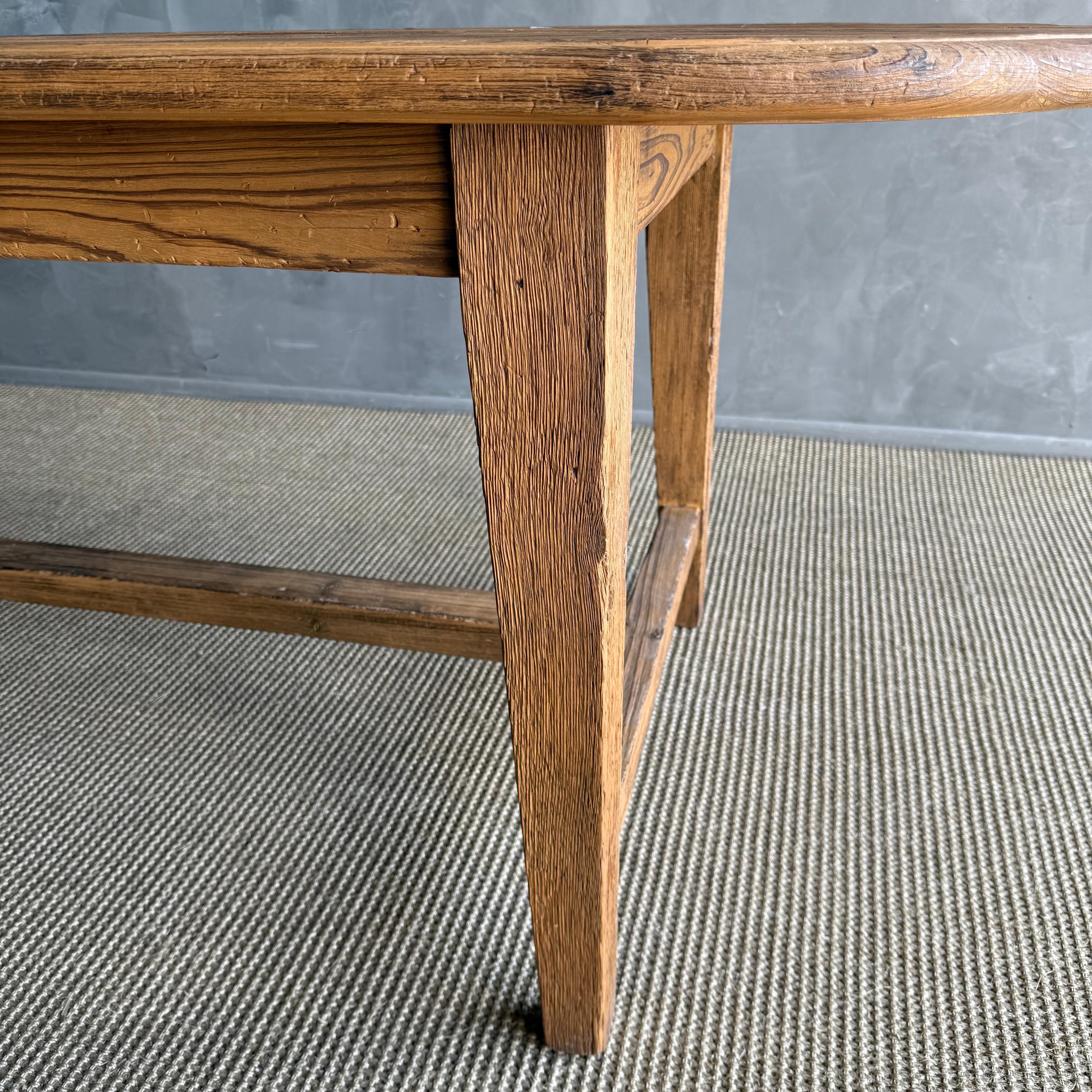 XXIe siècle et contemporain Table de salle à manger ovale en pin recyclé Style fermier européen en vente
