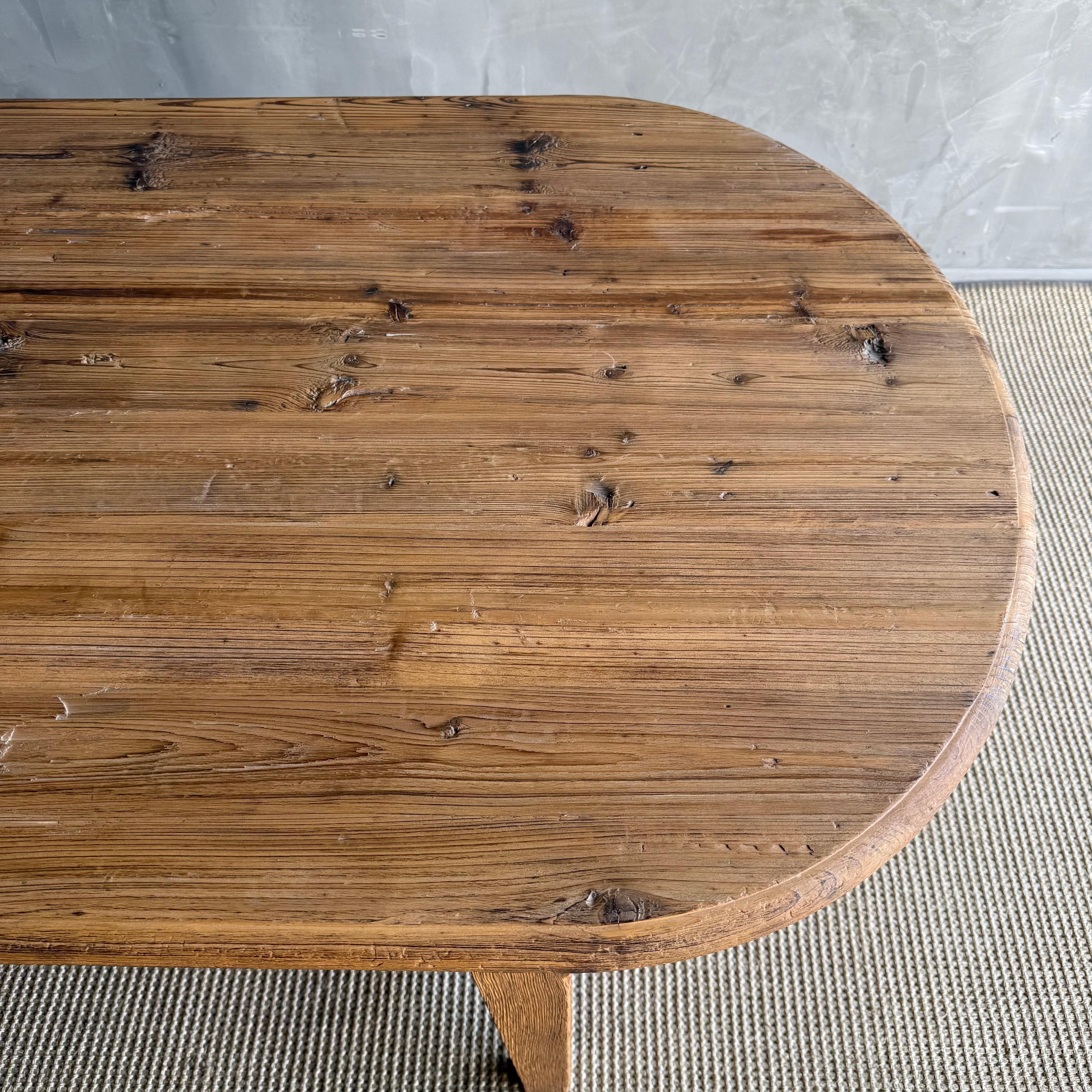 Table de salle à manger ovale en pin recyclé Style fermier européen en vente 2