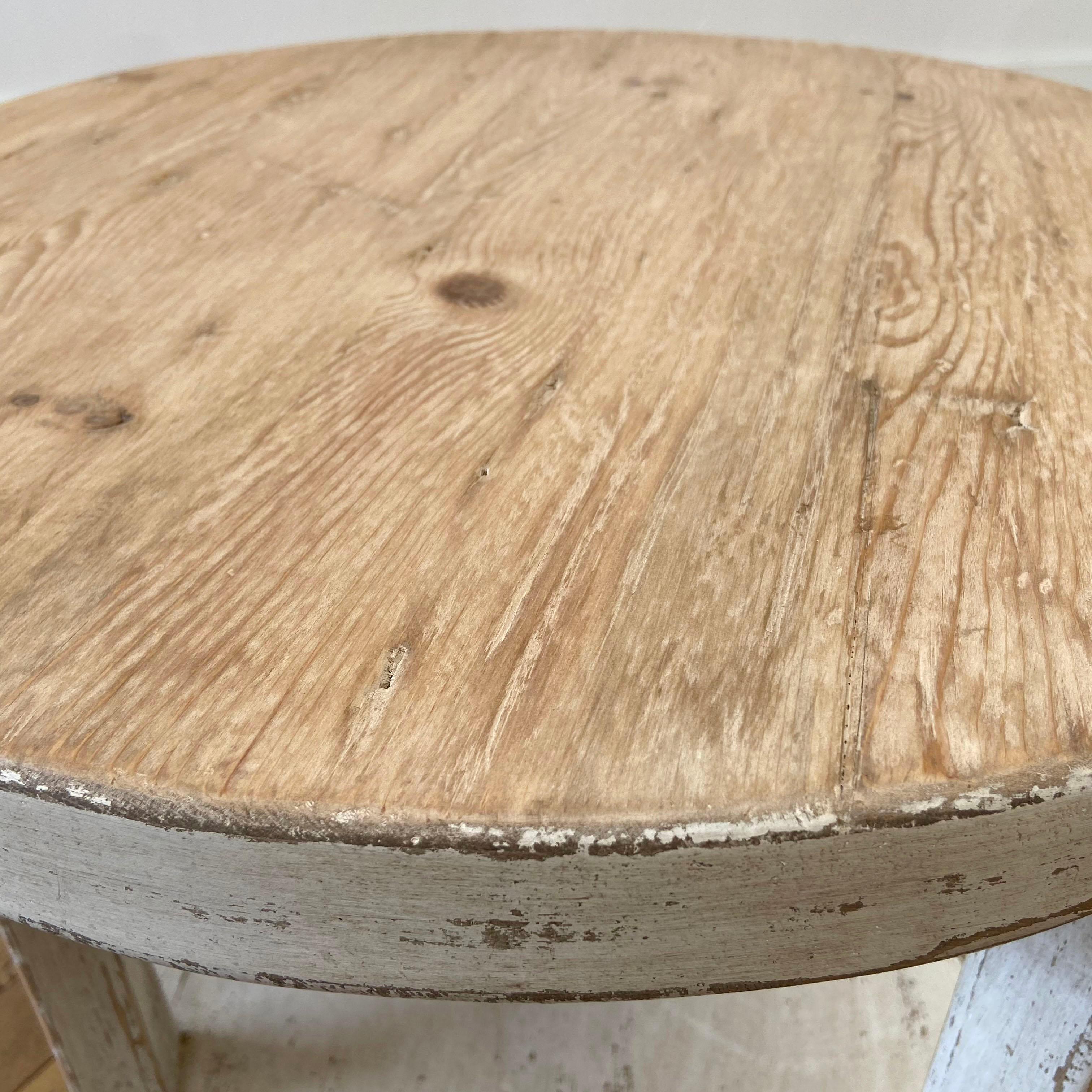 round pine side table