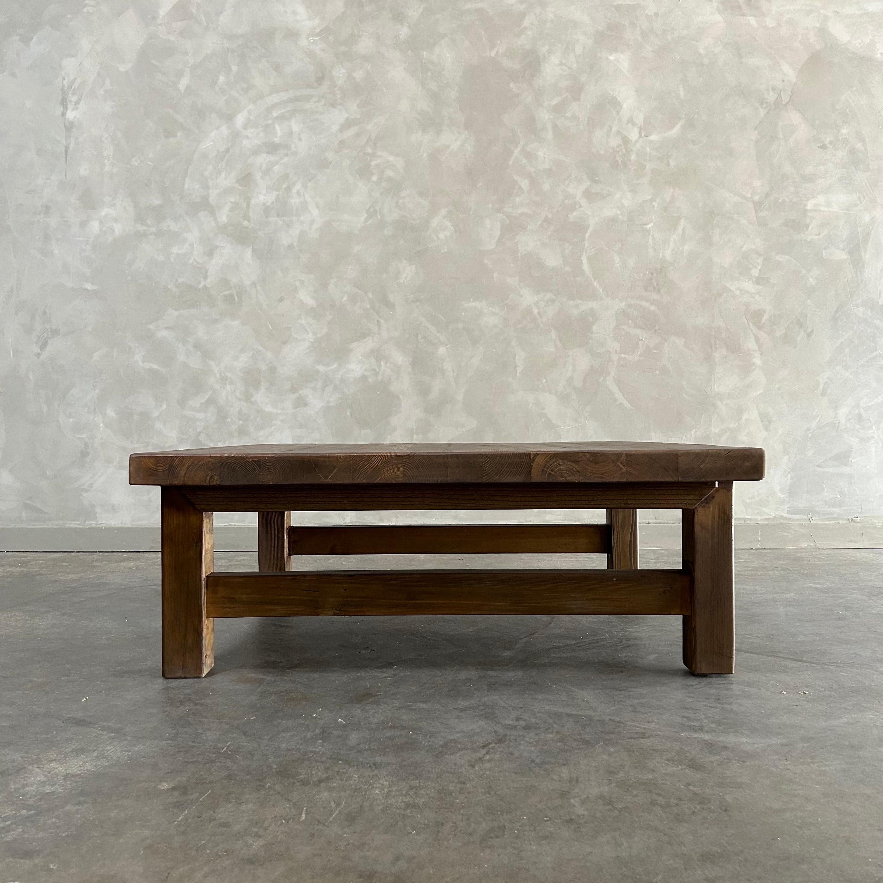 Mesa de centro de madera de pino recuperada Siglo XXI y contemporáneo en venta