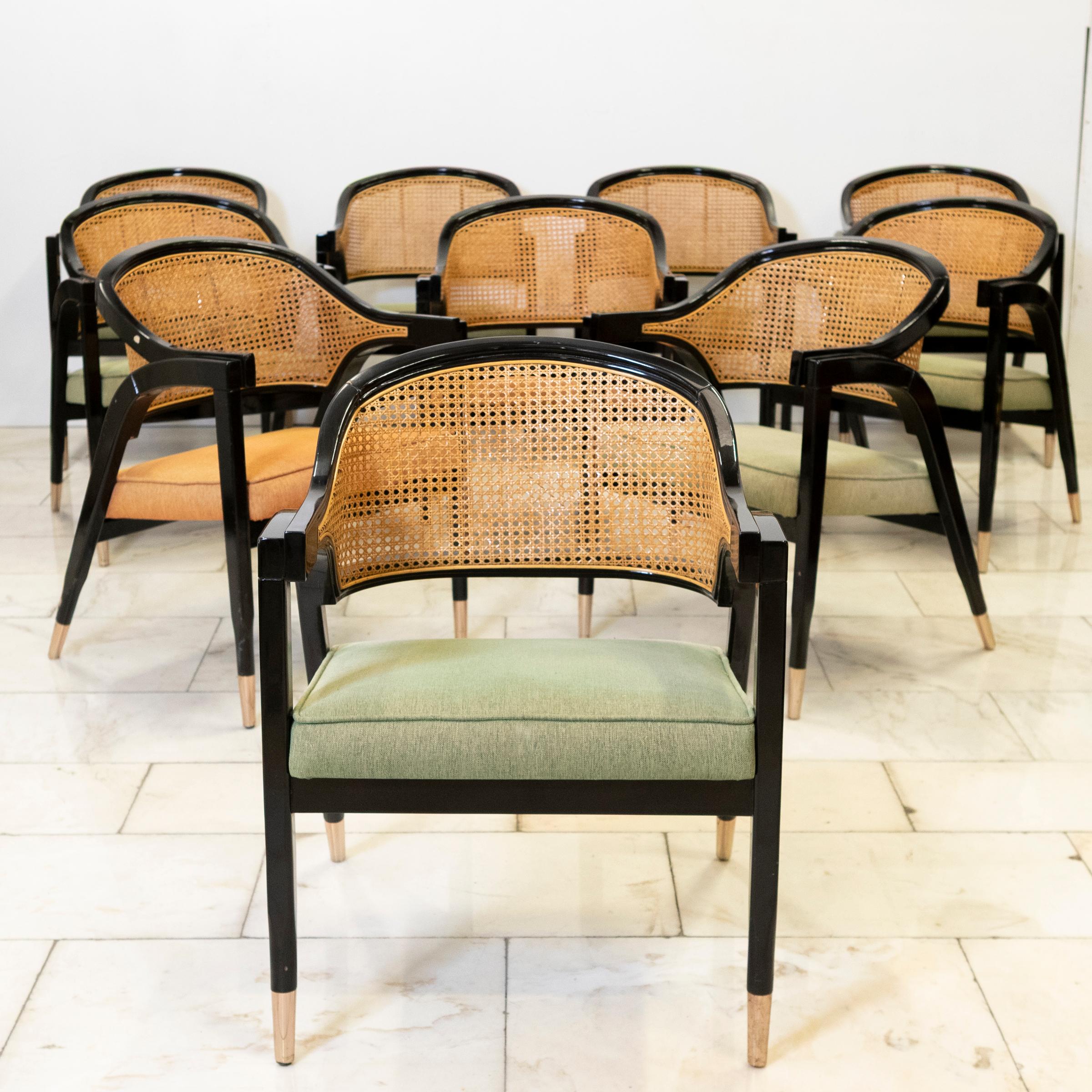 Mid-Century moderno Set di 10 sedie da pranzo di ispirazione mid century recuperate  Edward Wormley in vendita