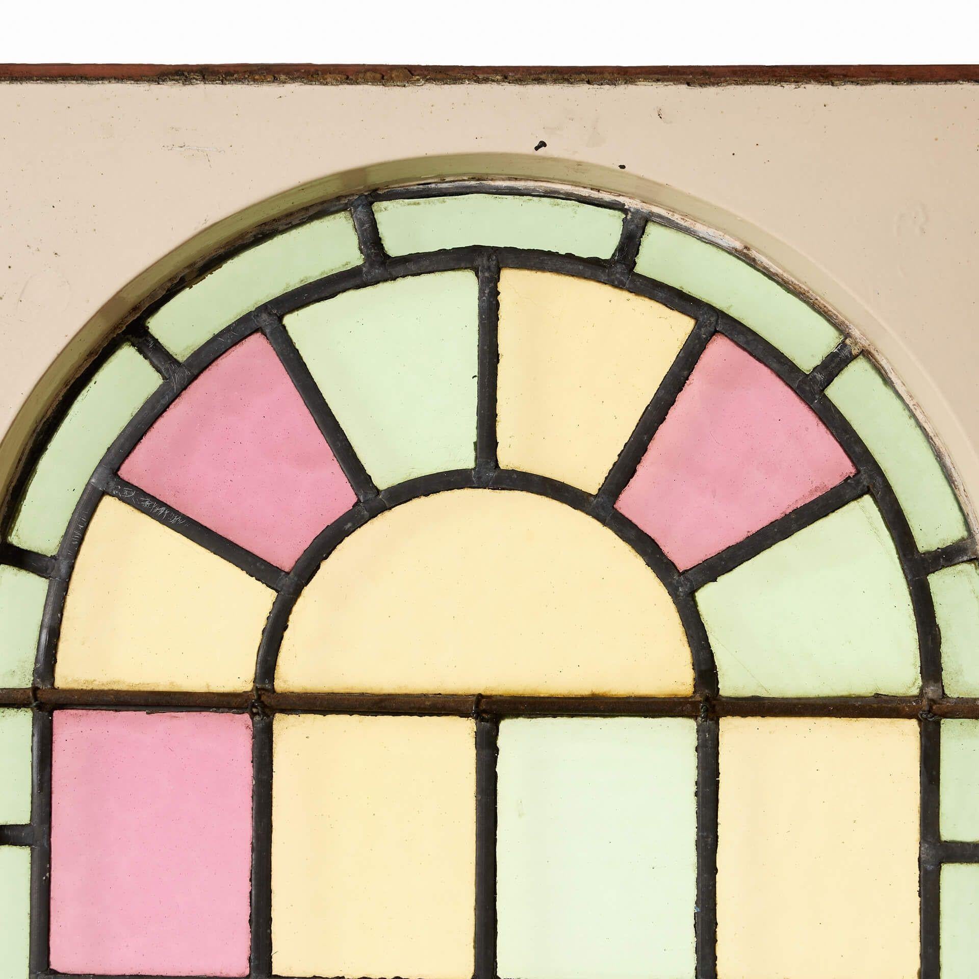 ventanas cuadradas con arco