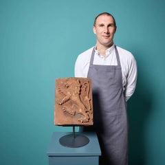 Brique en terre cuite recyclée avec lion sur pied