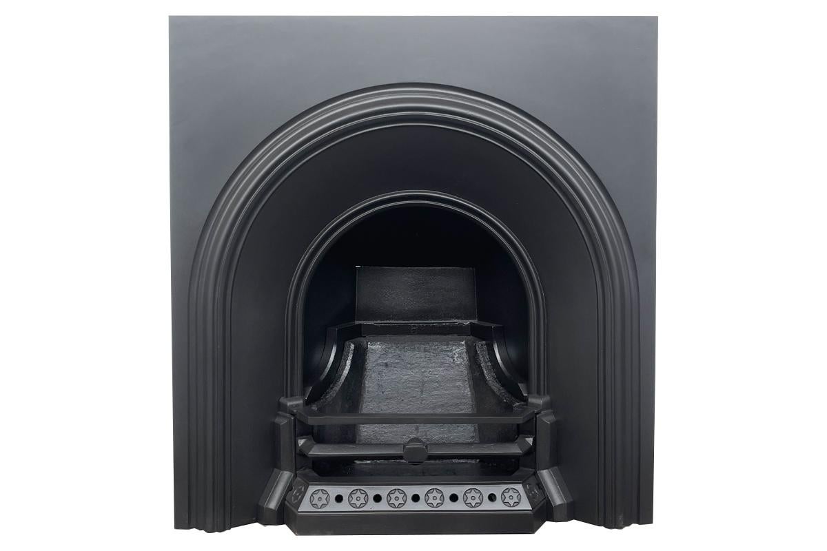 Reclaimed Victorian arched cast iron fireplace insert For Sale 2