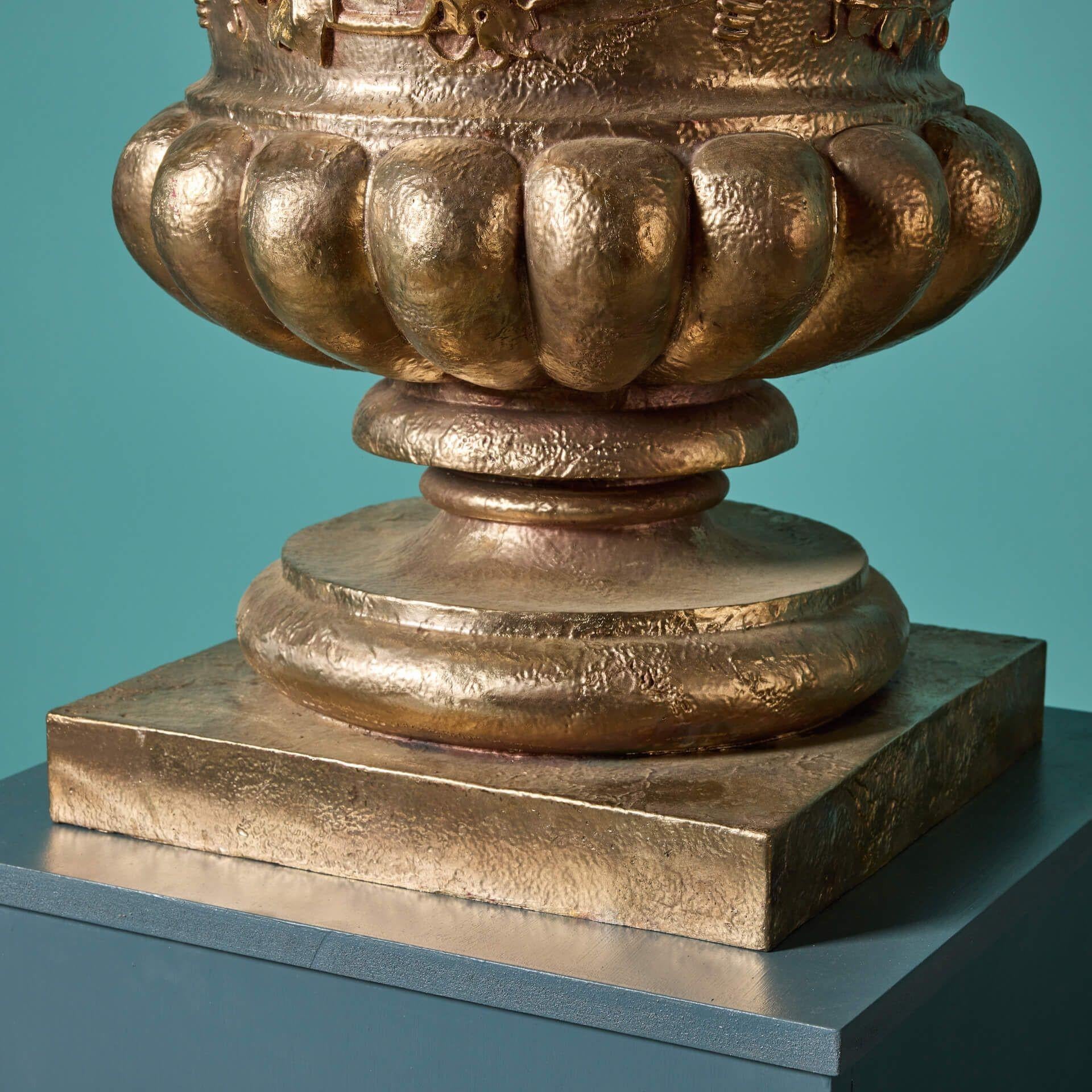 Reclaimiertes Pflanzgefäß aus Bronzeguss im viktorianischen Stil im Zustand „Relativ gut“ im Angebot in Wormelow, Herefordshire