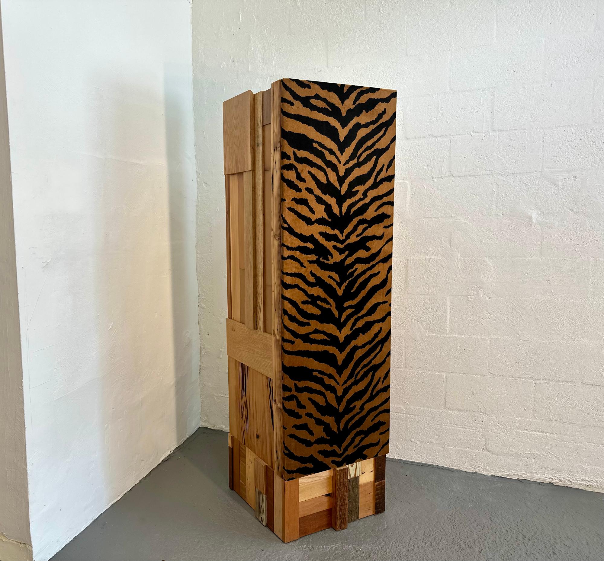 Armadio in legno e velluto di recupero, realizzato a mano da Rafael Calvo In condizioni Nuovo in vendita a Miami, FL