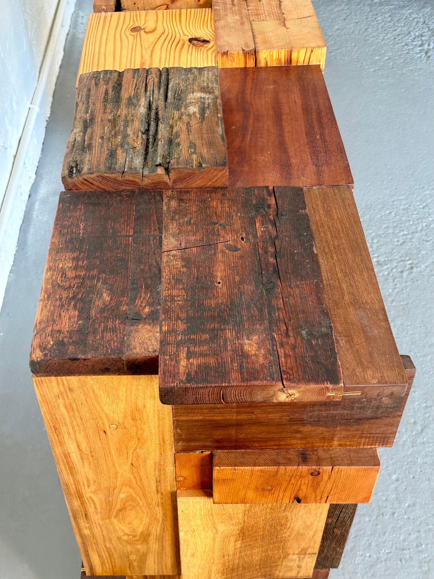 Reclaimed Wood Block Console Table Designed and Handcrafted by Rafael Calvo (21. Jahrhundert und zeitgenössisch) im Angebot