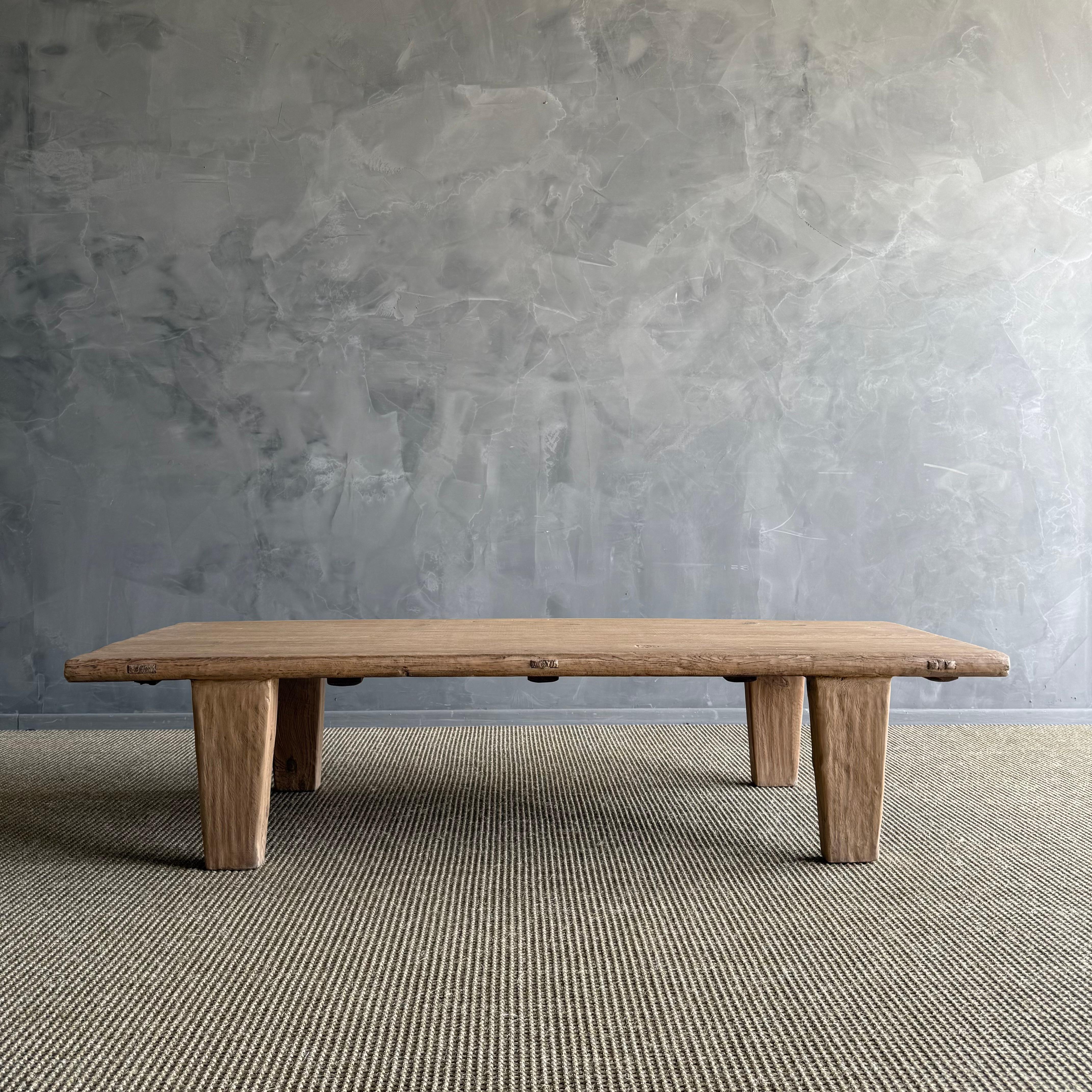 Mesa baja de madera recuperada acabado natural Moderno orgánico