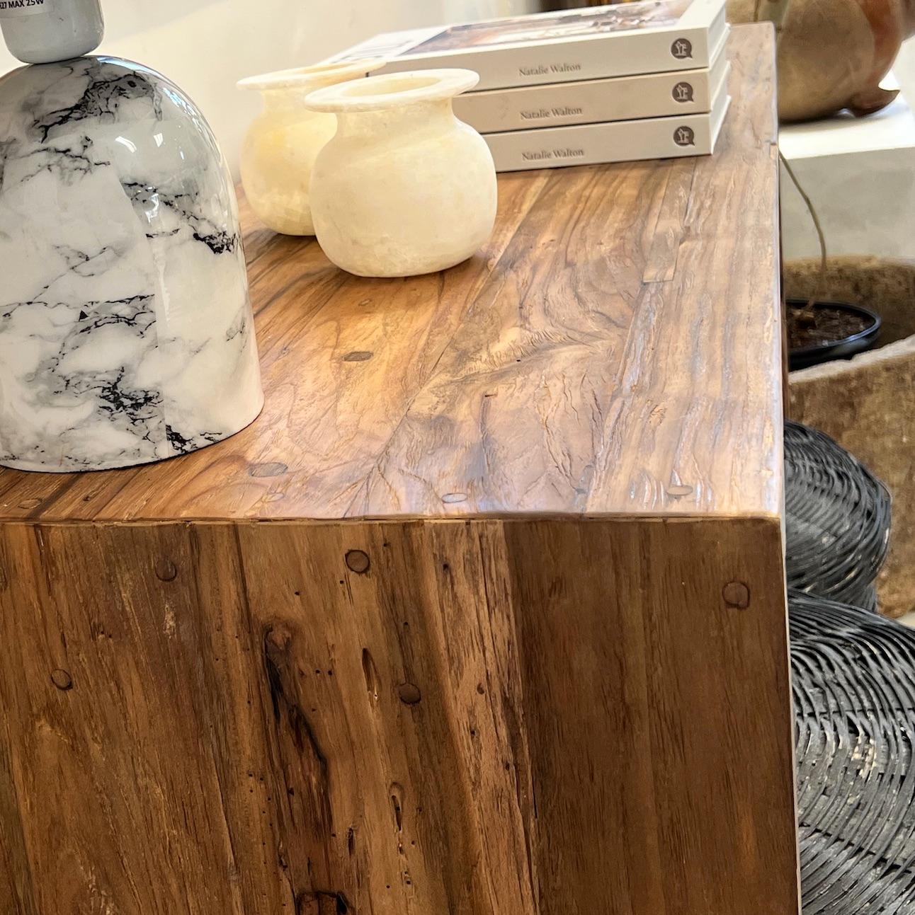 Table console à bord cascade en Wood Wood récupéré Bon état - En vente à Los Angeles, CA