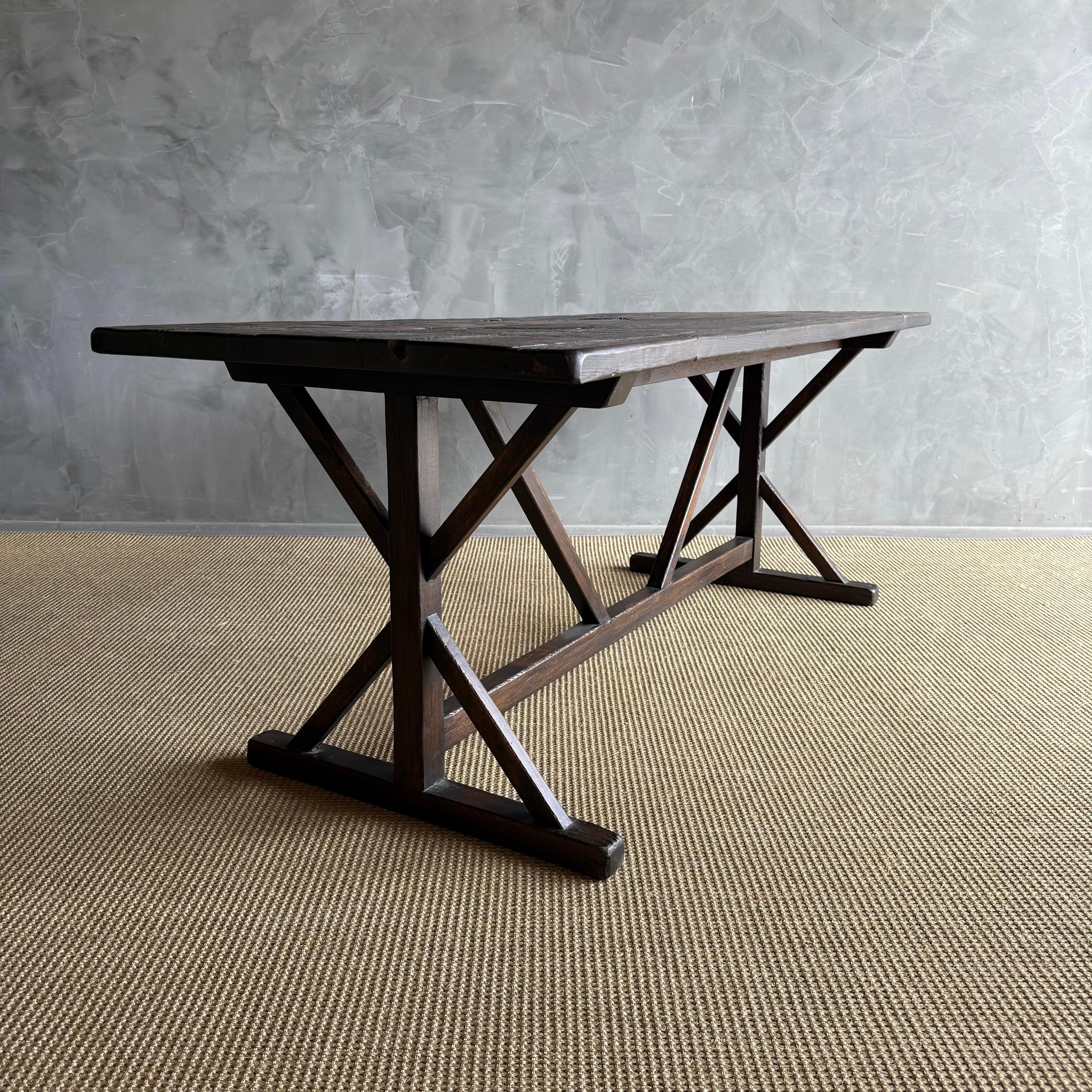 Table de salle à manger en bois recyclé teinté noyer foncé en vente 6