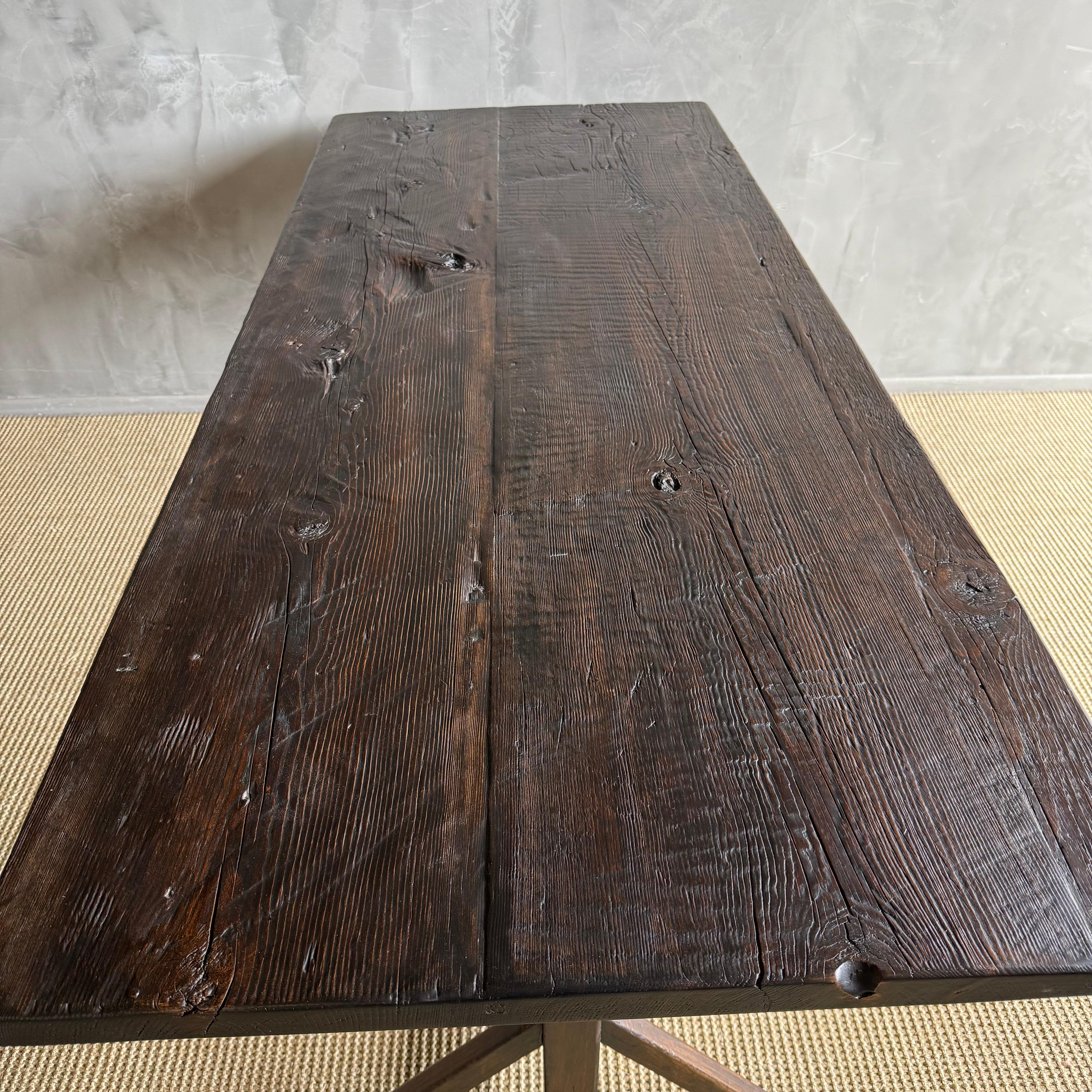 Table de salle à manger en bois recyclé teinté noyer foncé en vente 10