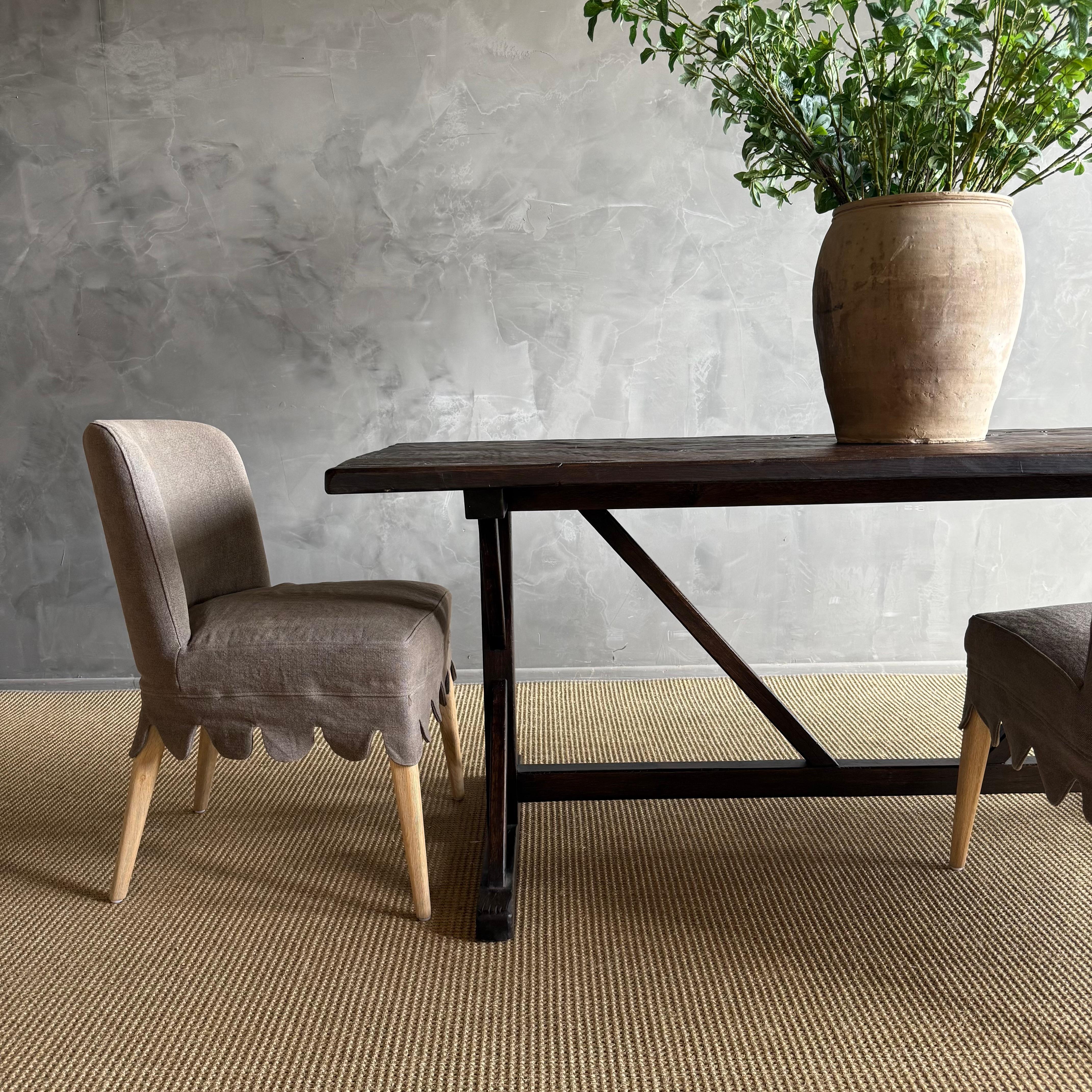 Table de salle à manger en bois recyclé teinté noyer foncé Neuf - En vente à Old Town Orange, CA