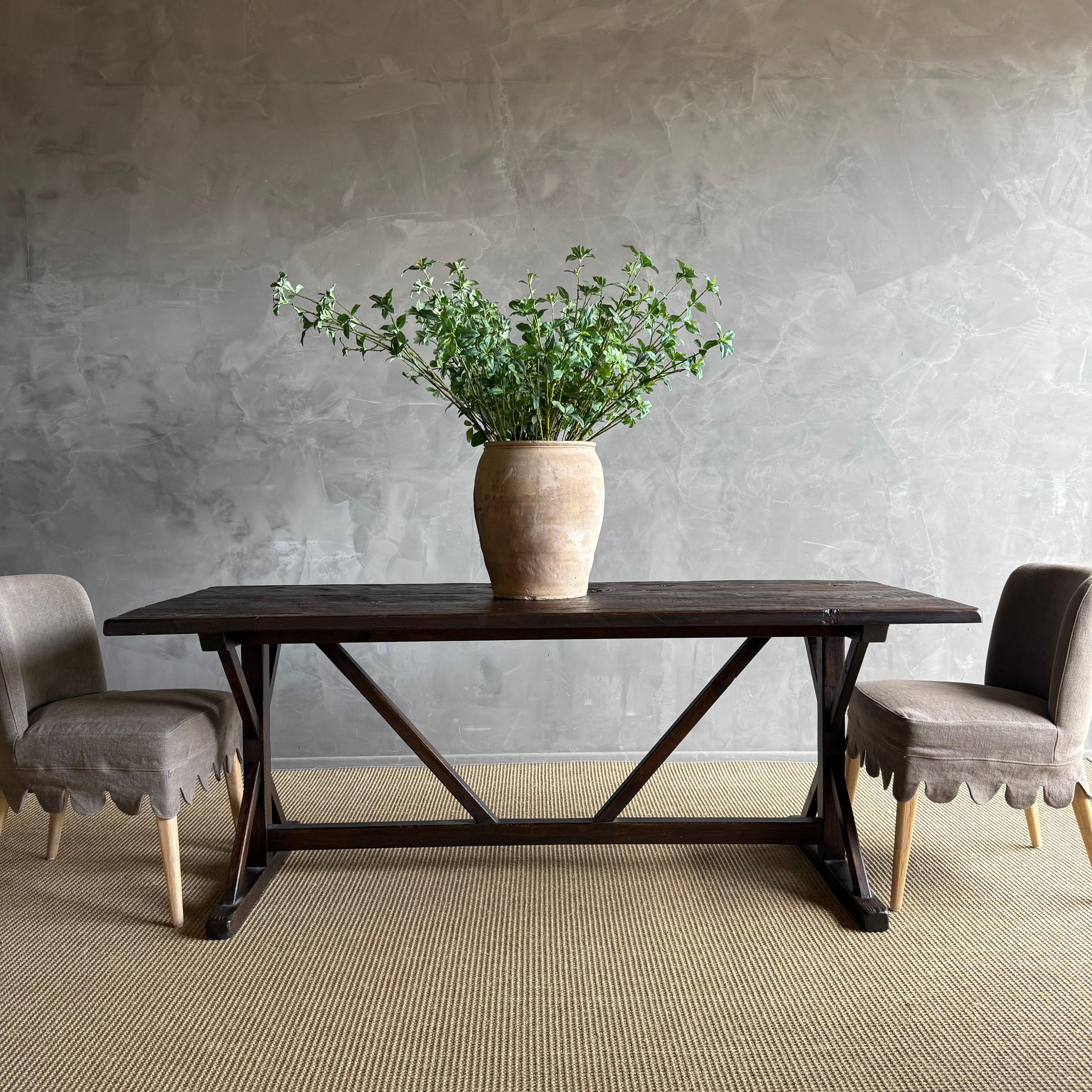 XXIe siècle et contemporain Table de salle à manger en bois recyclé teinté noyer foncé en vente