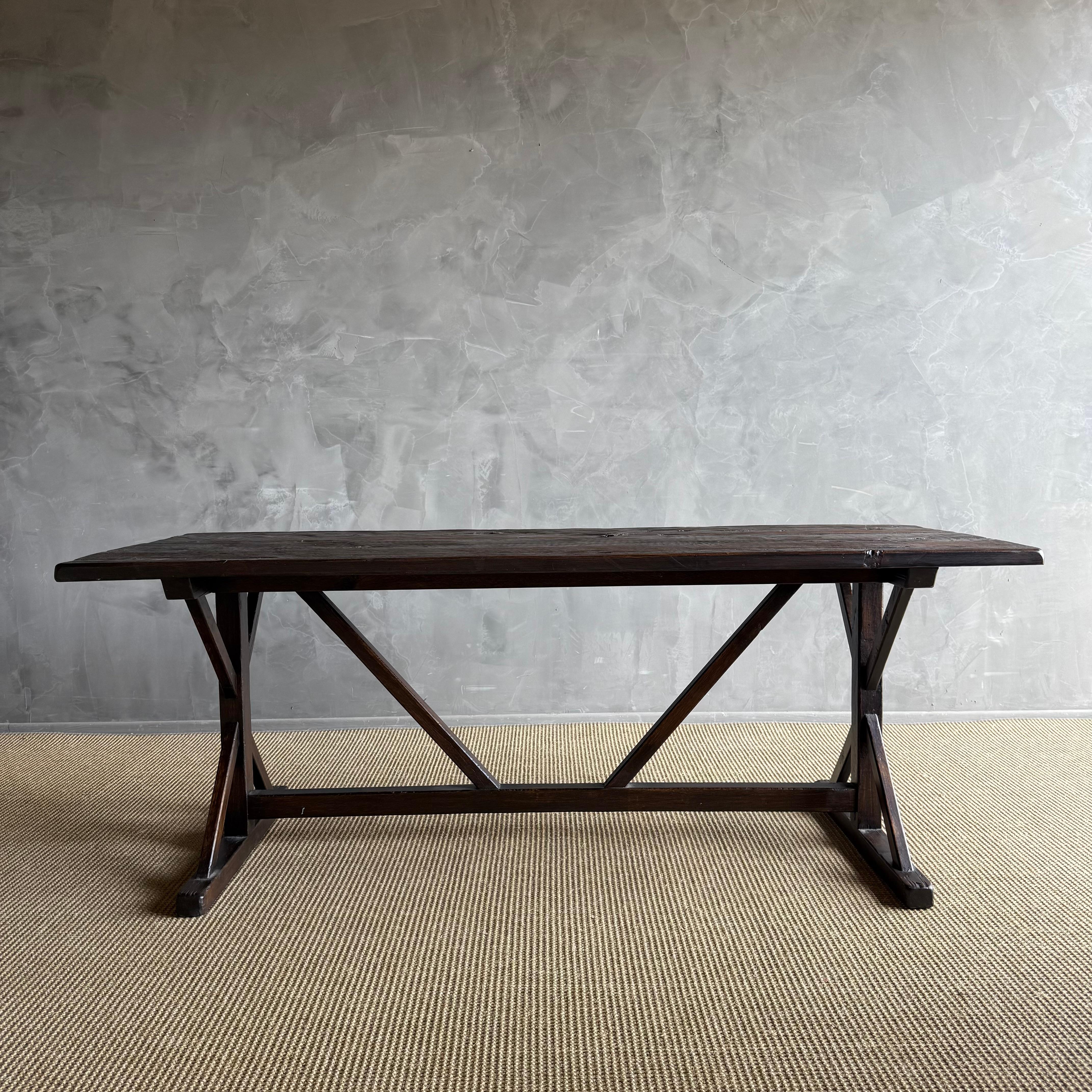 Chêne Table de salle à manger en bois recyclé teinté noyer foncé en vente