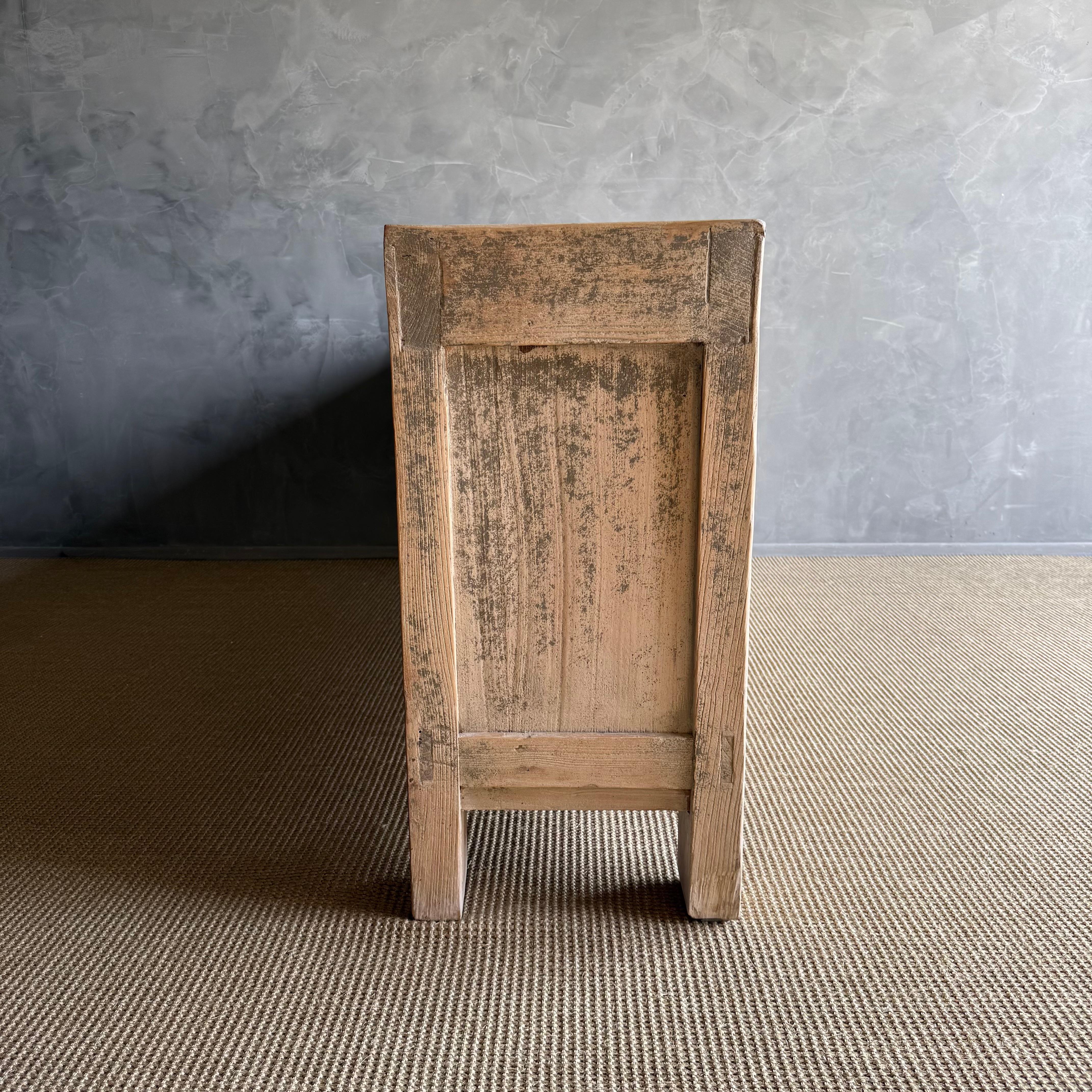 Cassettone o credenza in legno di recupero unico nel suo genere con finitura patinata in vendita 11