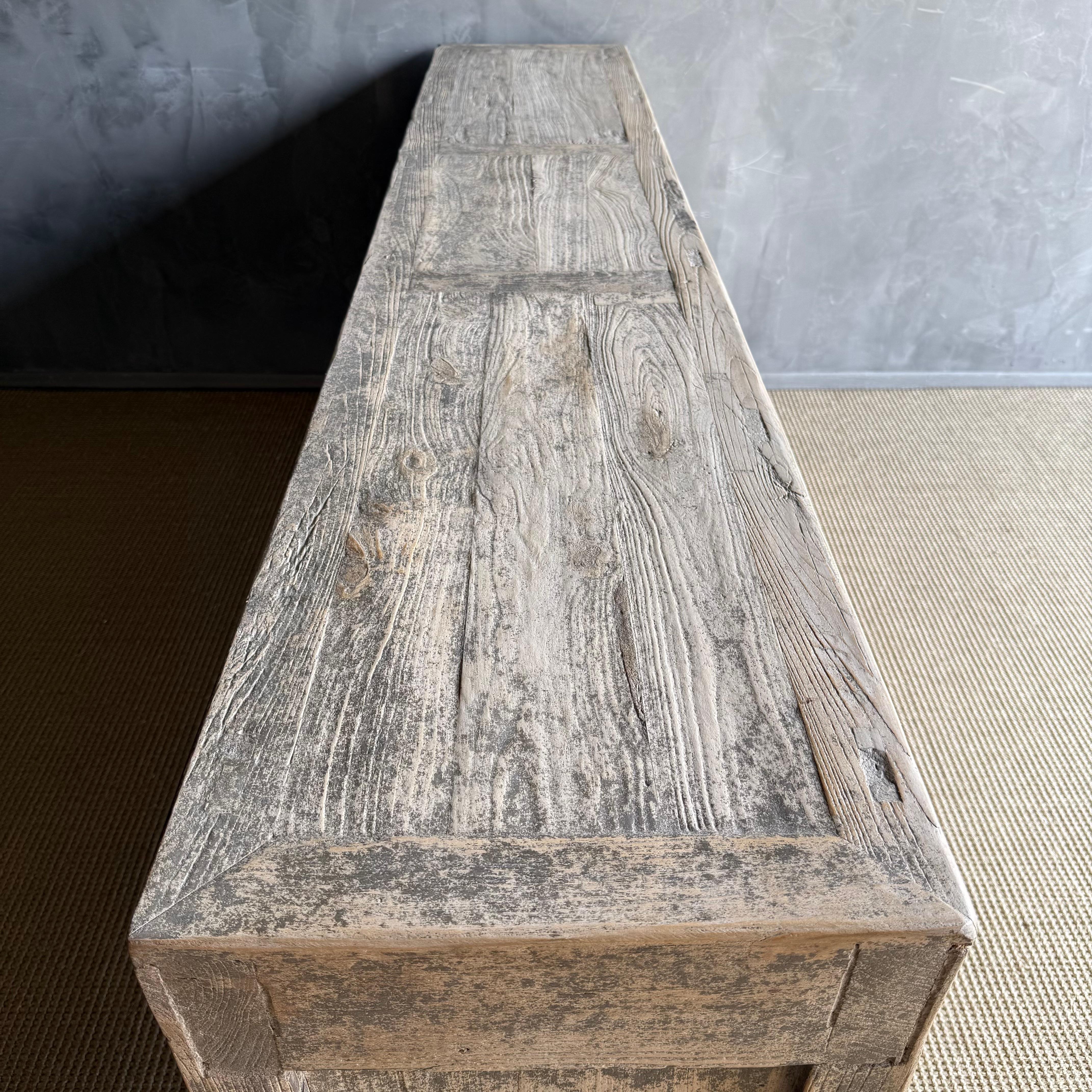 Cassettone o credenza in legno di recupero unico nel suo genere con finitura patinata in vendita 12