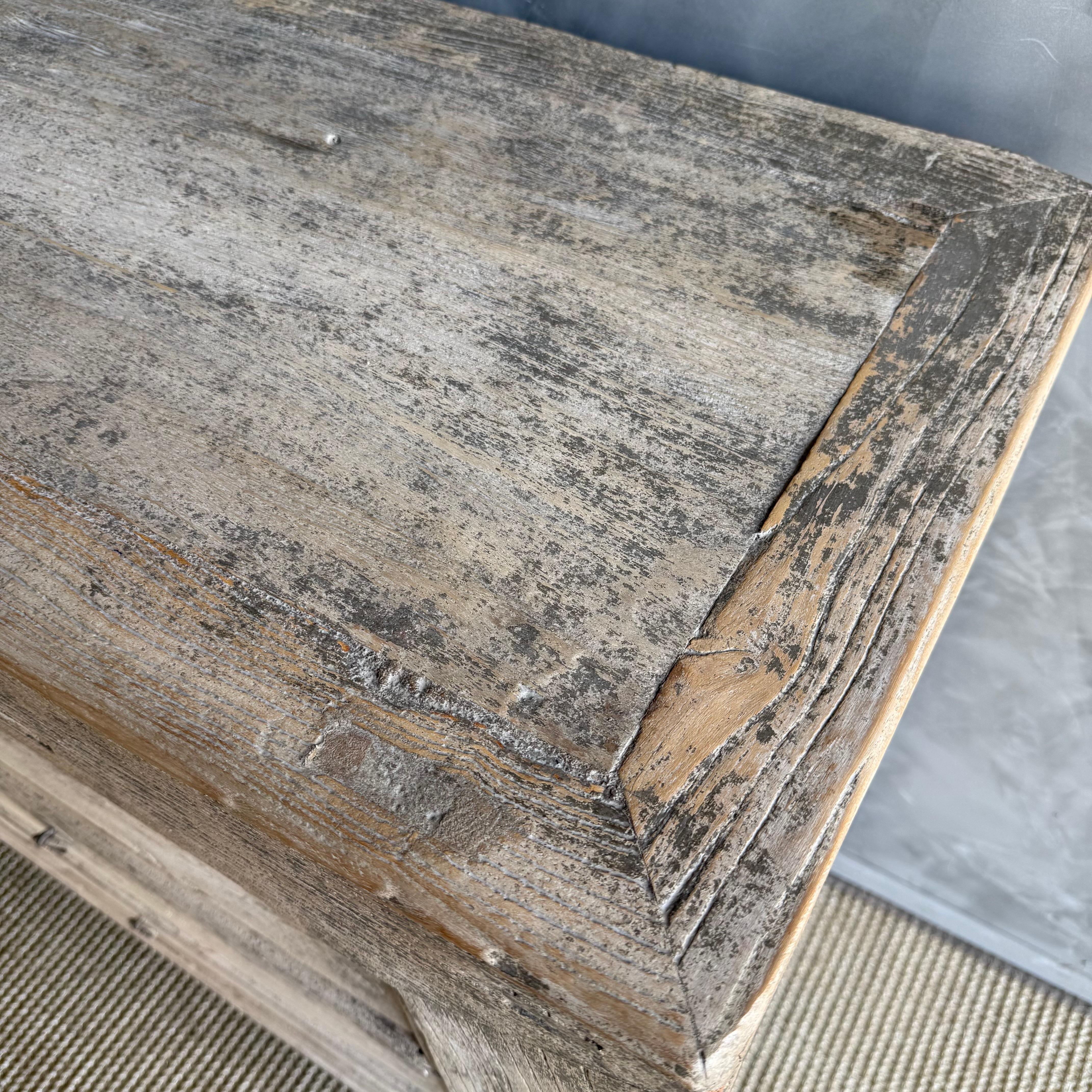 Legno Cassettone o credenza in legno di recupero unico nel suo genere con finitura patinata in vendita