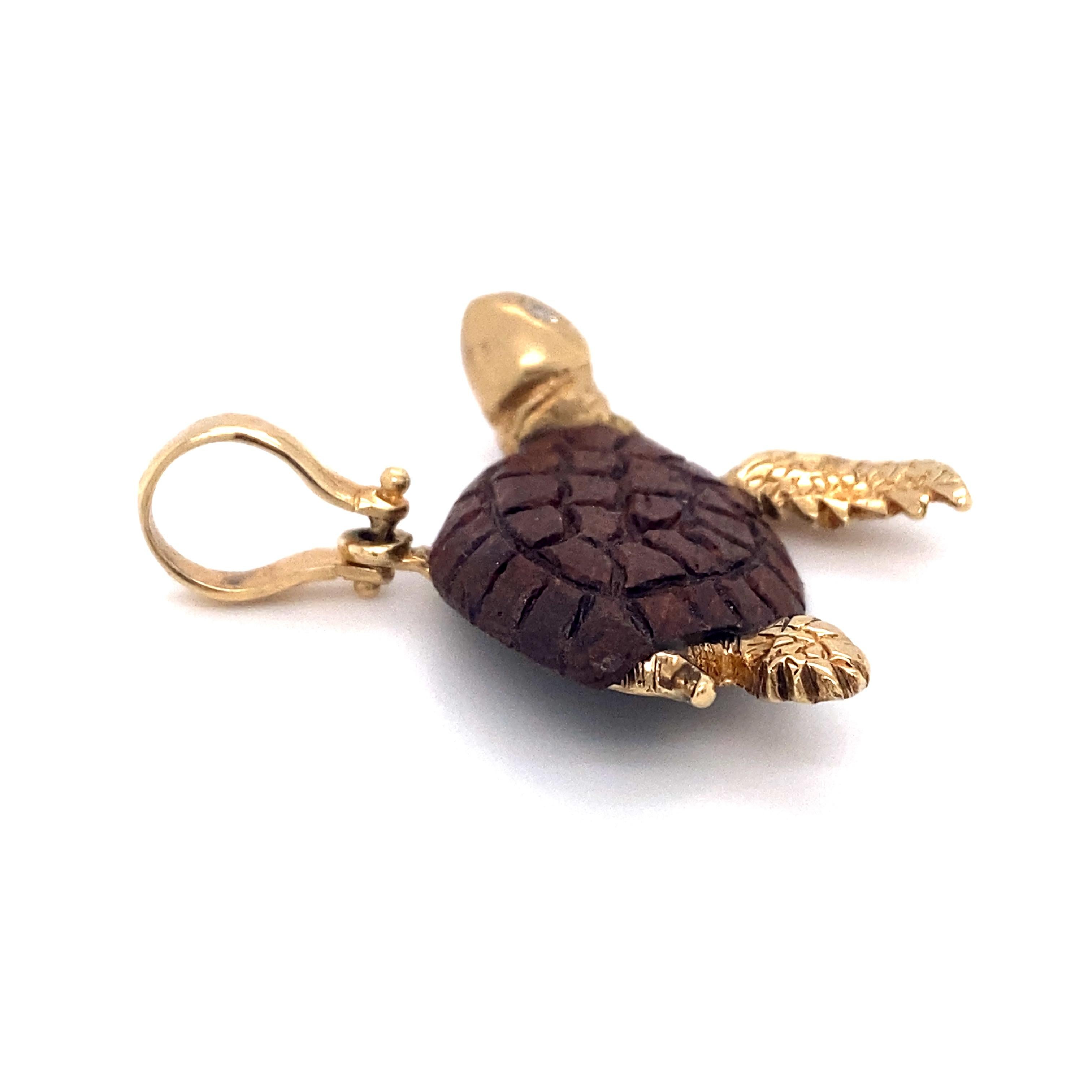 14k gold sea turtle pendant
