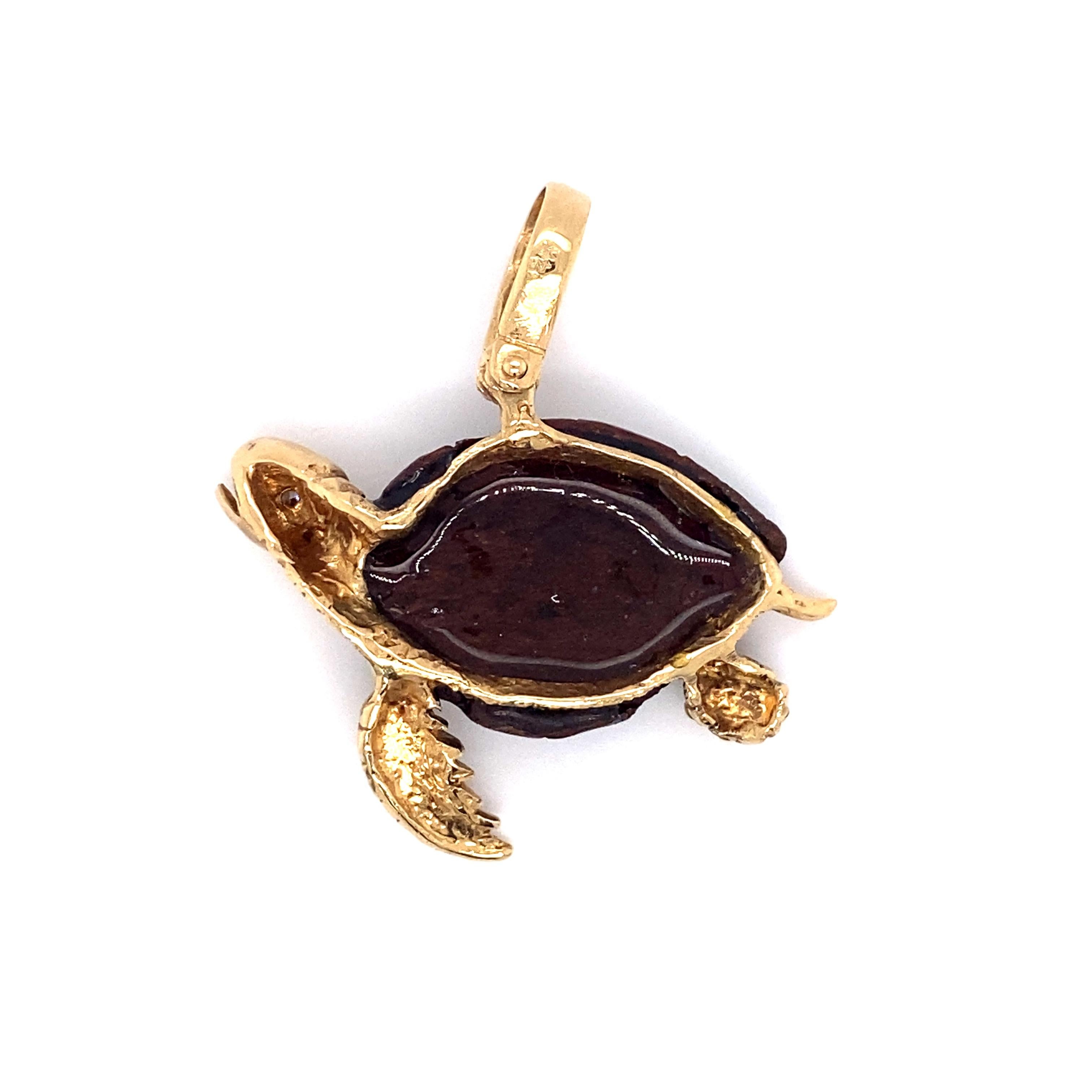 Reclaimed Wood Sea Turtle Pendant with Diamond Eye in 14 Karat Gold In Excellent Condition For Sale In Atlanta, GA
