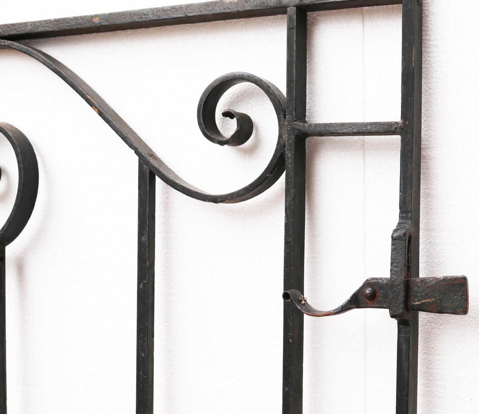 A reclaimed iron side gate with a working latch and hinges.

Additional dimensions:

For an approximate opening of 133 cm.

 
We have another gate almost identical, please contact us for more details.
 