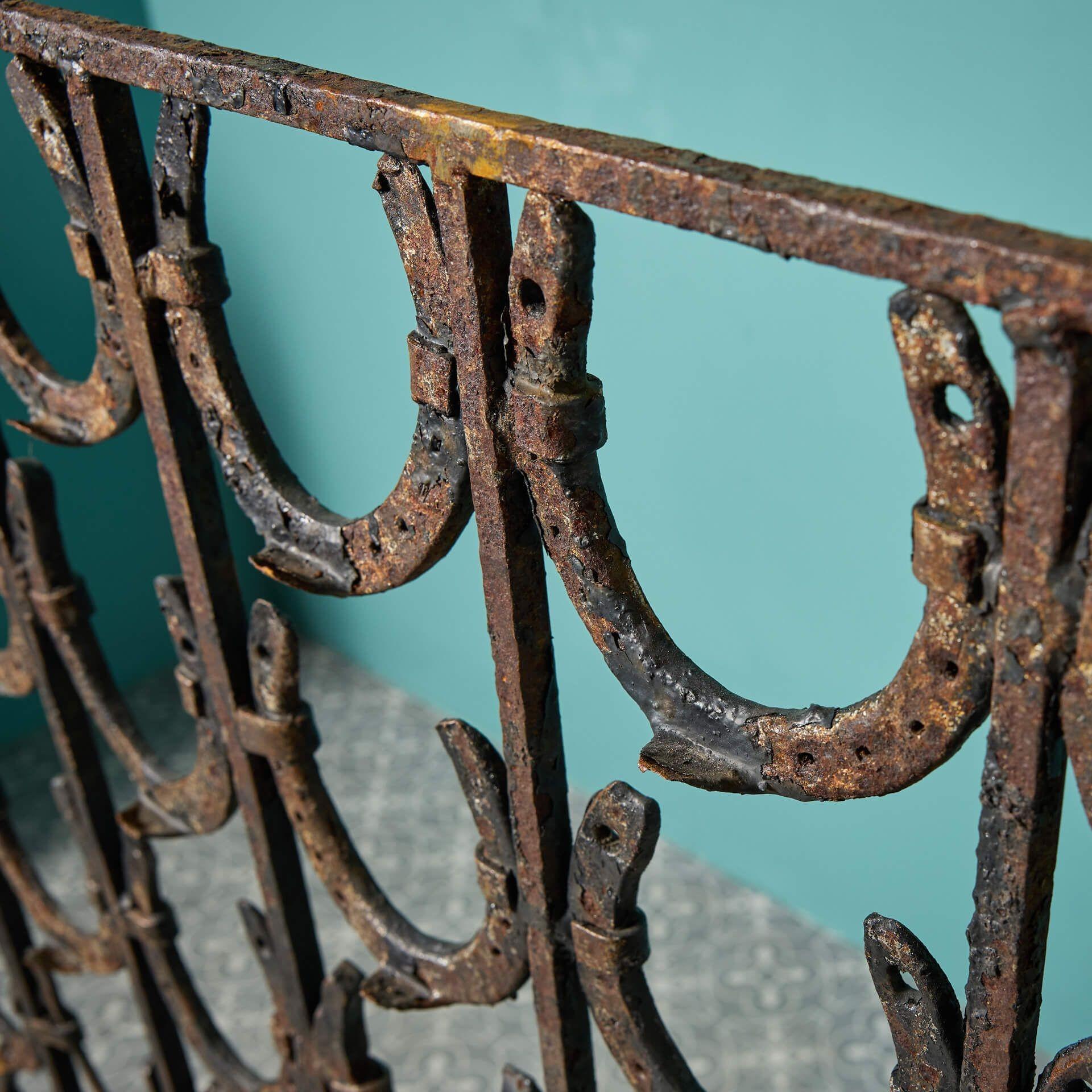 Reclaimed Wrought Iron Horseshoe Garden Panel In Fair Condition For Sale In Wormelow, Herefordshire