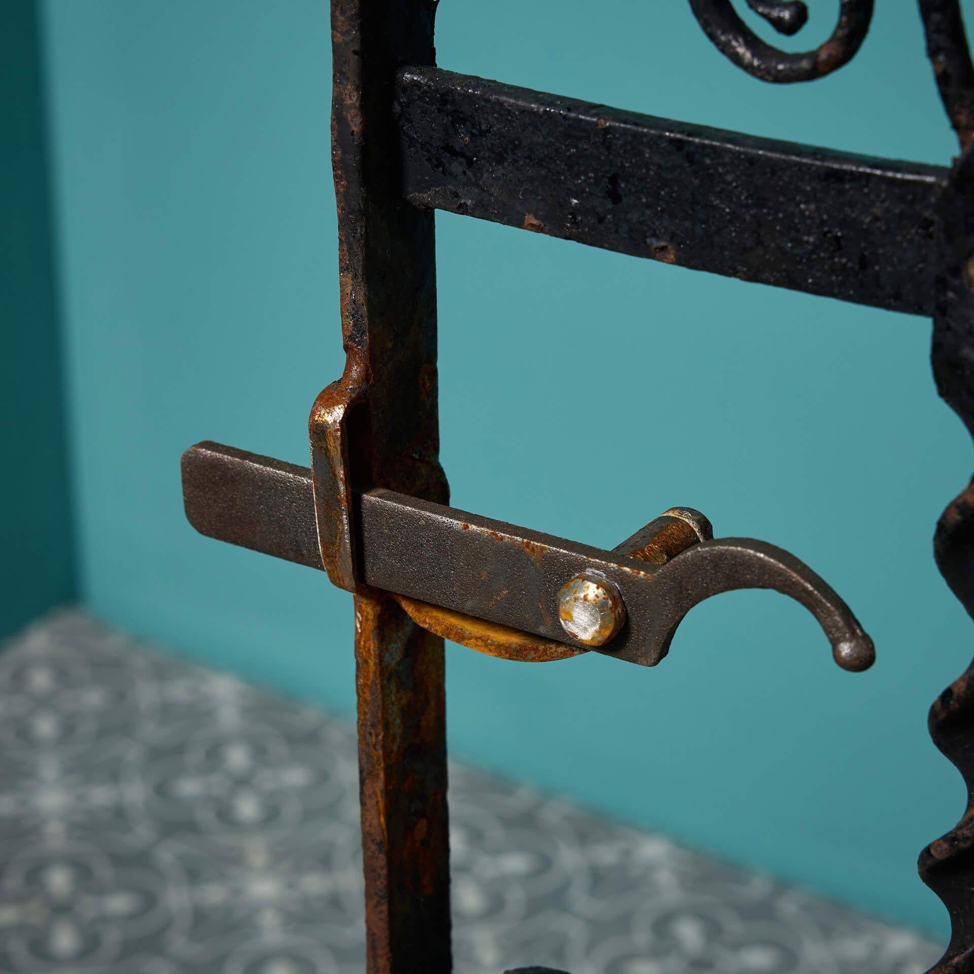 Inglese Cancello pedonale in ferro battuto rigenerato in vendita