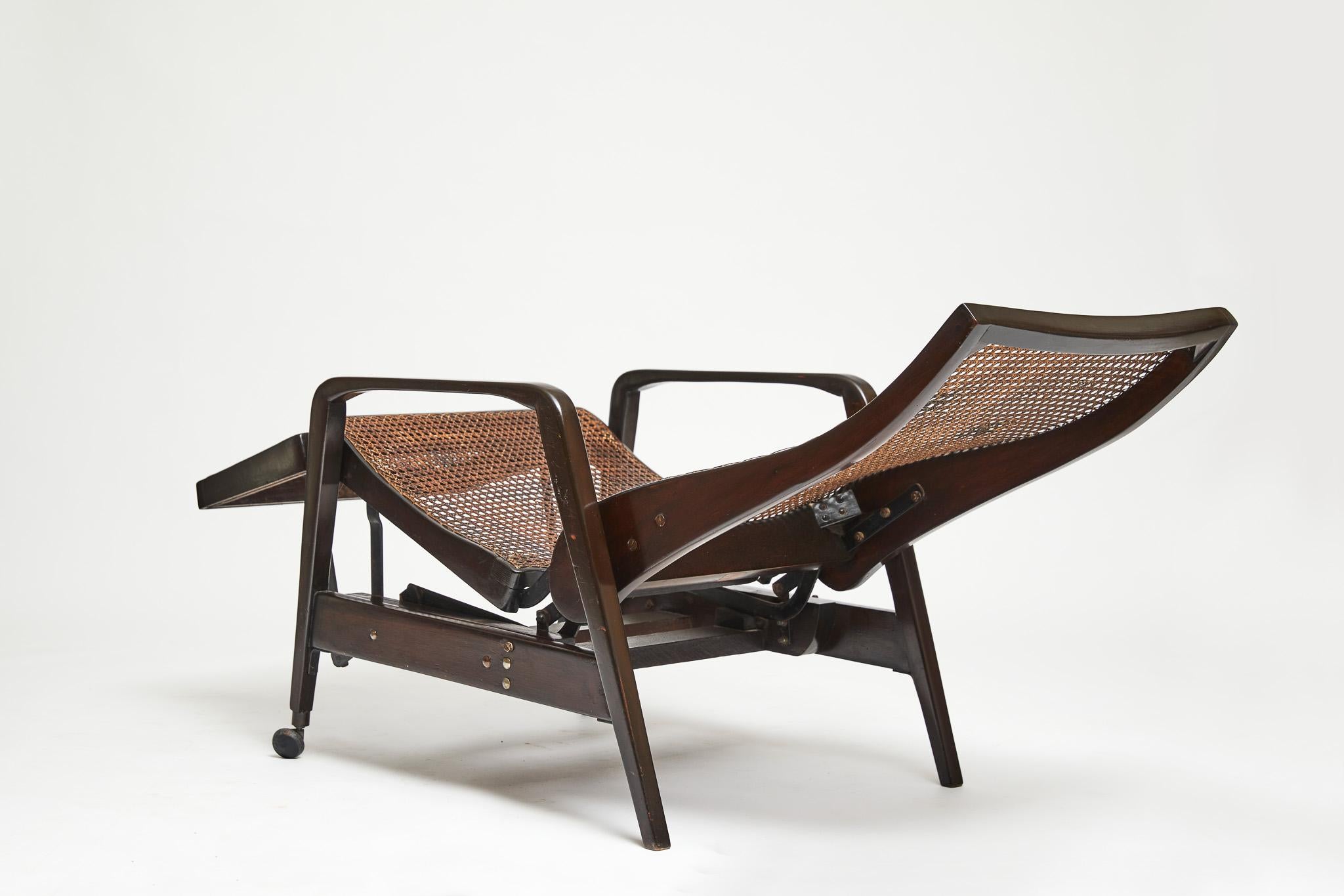 Mid-Century Modern Sun Deck Chaise in Hardwood & Cane by Walter Gerdau, Brazil For Sale 7
