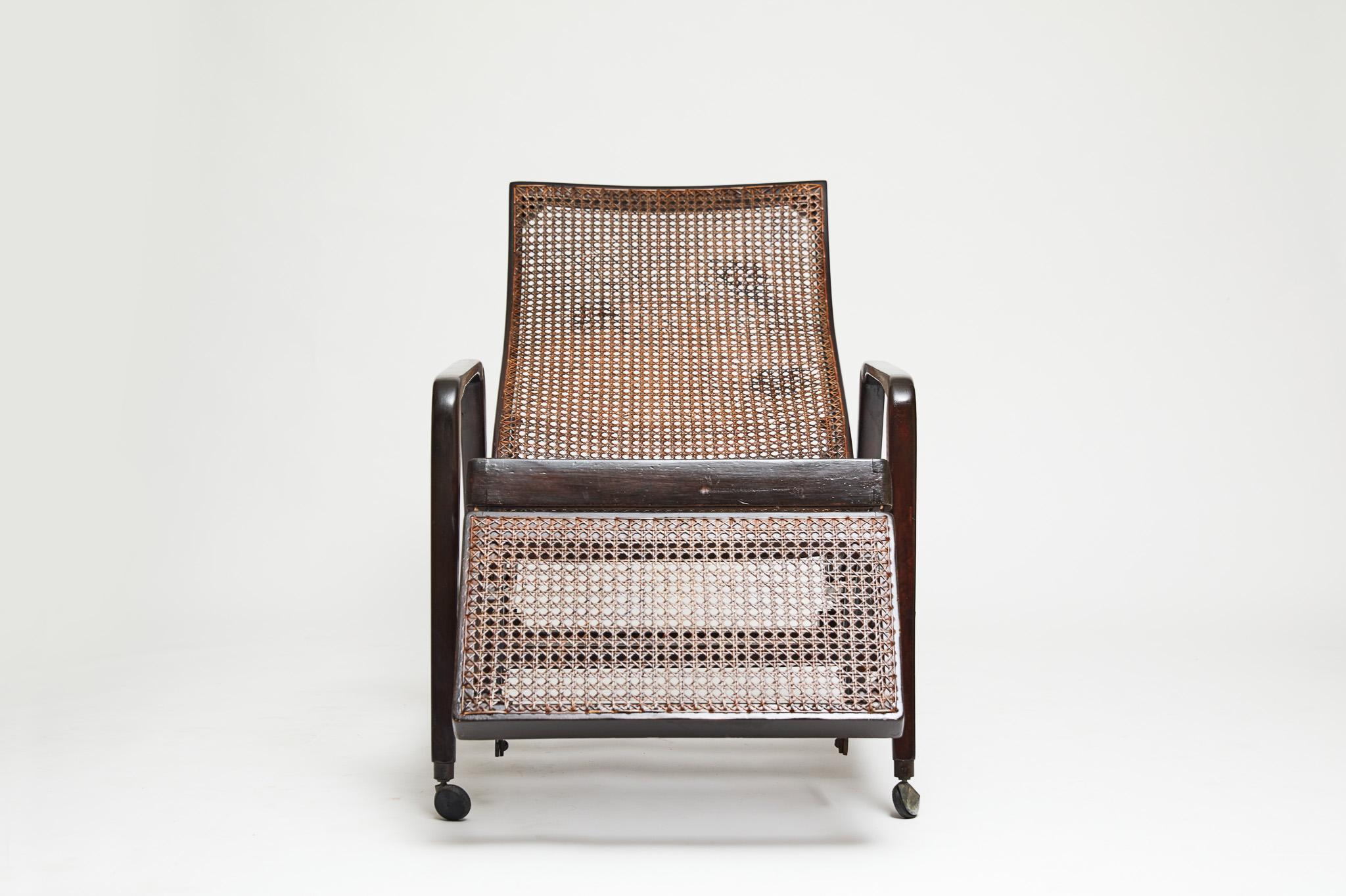 Mid-Century Modern Sun Deck Chaise in Hardwood & Cane by Walter Gerdau, Brazil For Sale 9