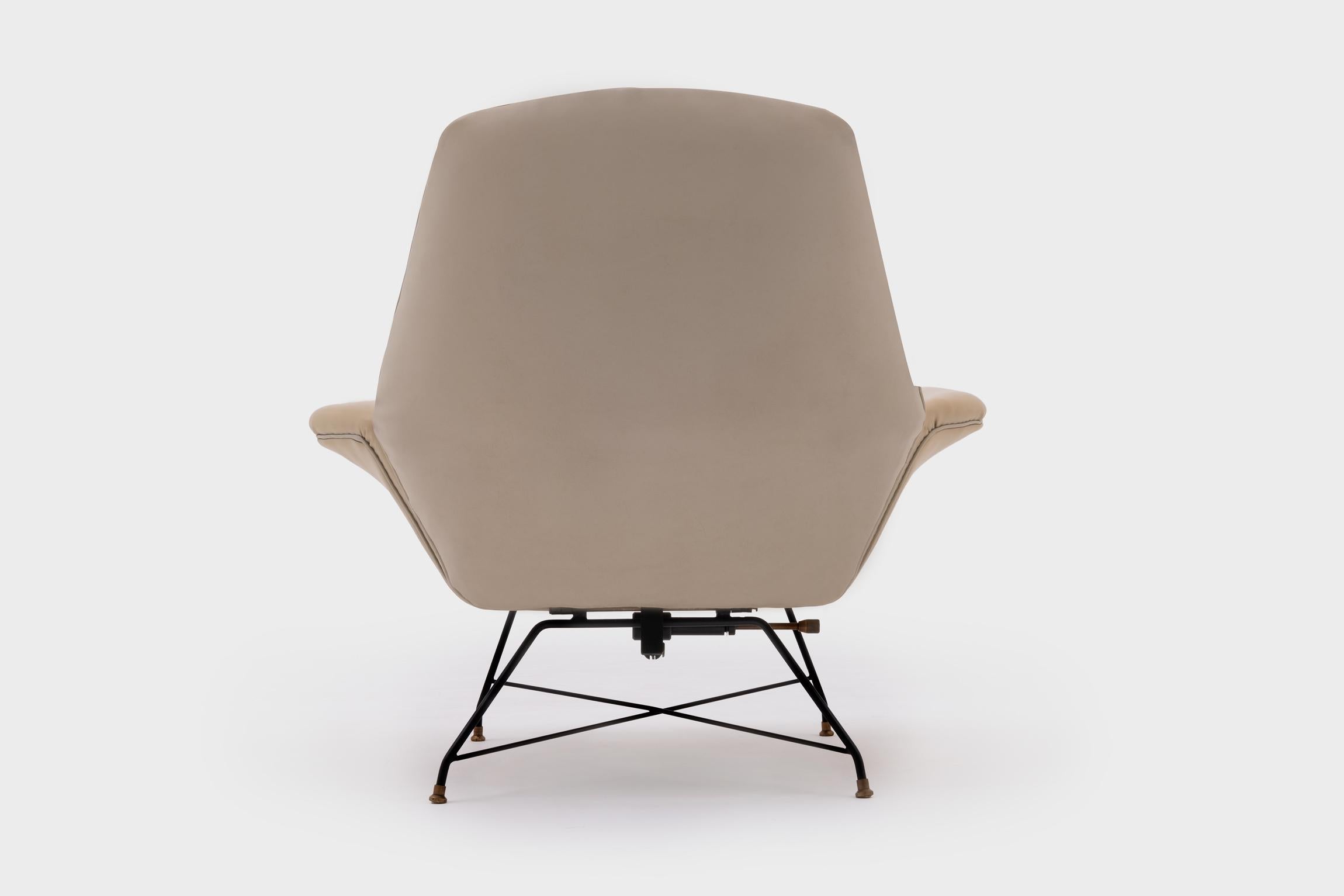 Mid-Century Modern Recliner Lounge Chair ‘Lotus’ with Hocker by Augusto Bozzi for Saporiti, 1960s