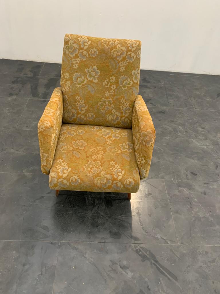 Reclining Armchair with Flower Fabric.
Packaging with bubble wrap and cardboard boxes is included. If the wooden packaging is needed (fumigated crates or boxes) for US and International Shipping, it's required a separate cost (will be quoted