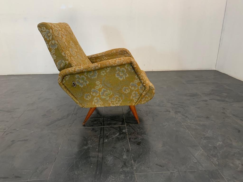 Reclining Armchair with Flower Fabric, 1950s In Good Condition For Sale In Montelabbate, PU