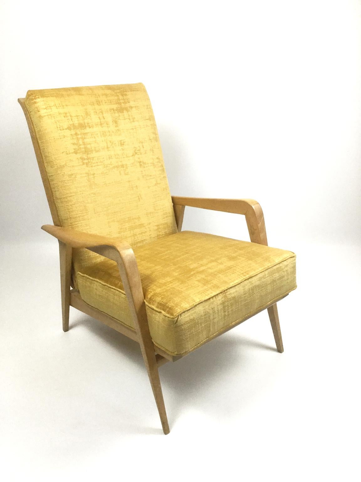 Model SK140 easy chair (design created in 1937) manufactured by Charles Steiner, Paris France
Newly upholstered armchairs with solid beechwood frame and adjustable back.
Reclining dimension: 70cm to 110cm deep.
 
