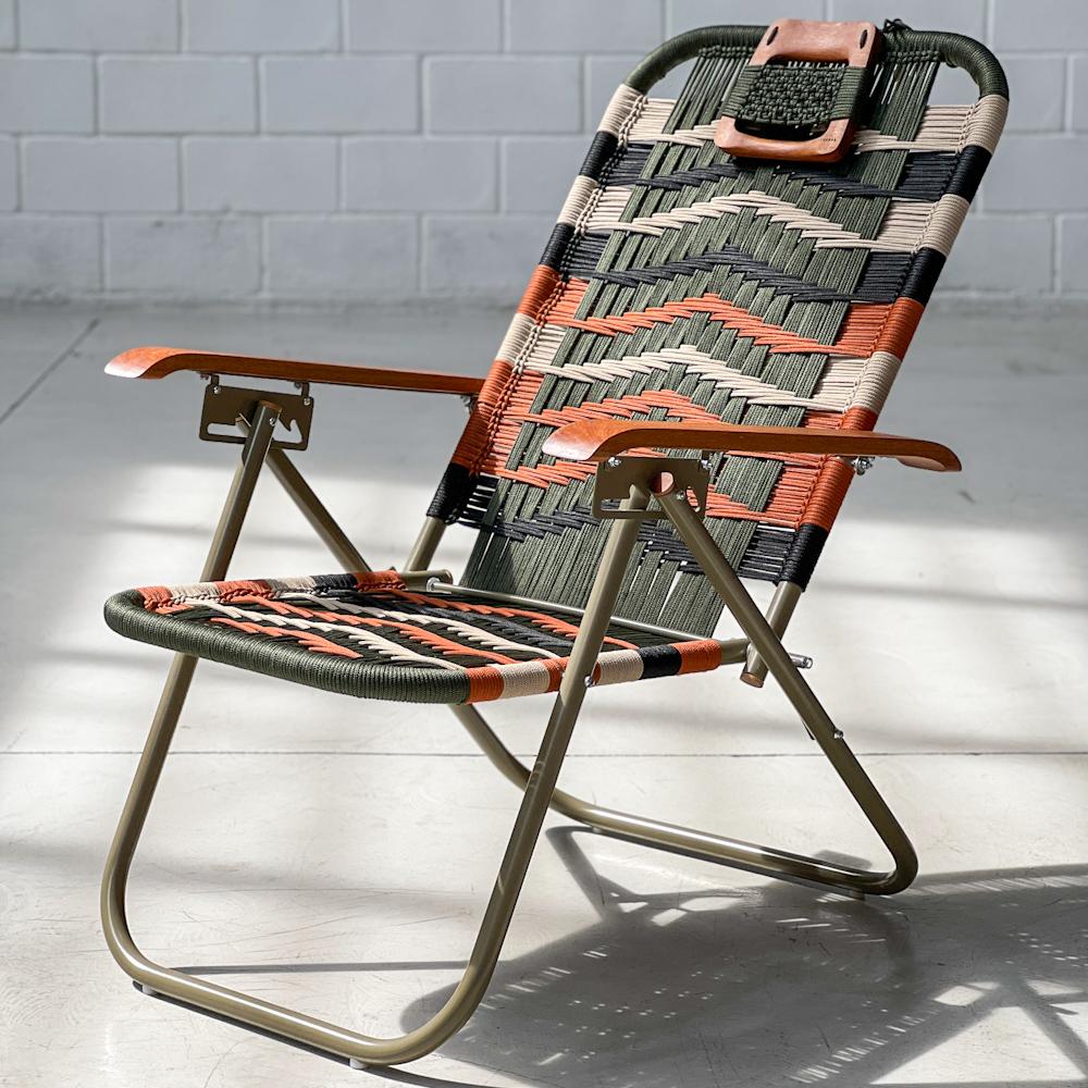 Brazilian Reclining beach arm chair Japú - Trama 6 - Outdoor area - Dengô Brasil For Sale