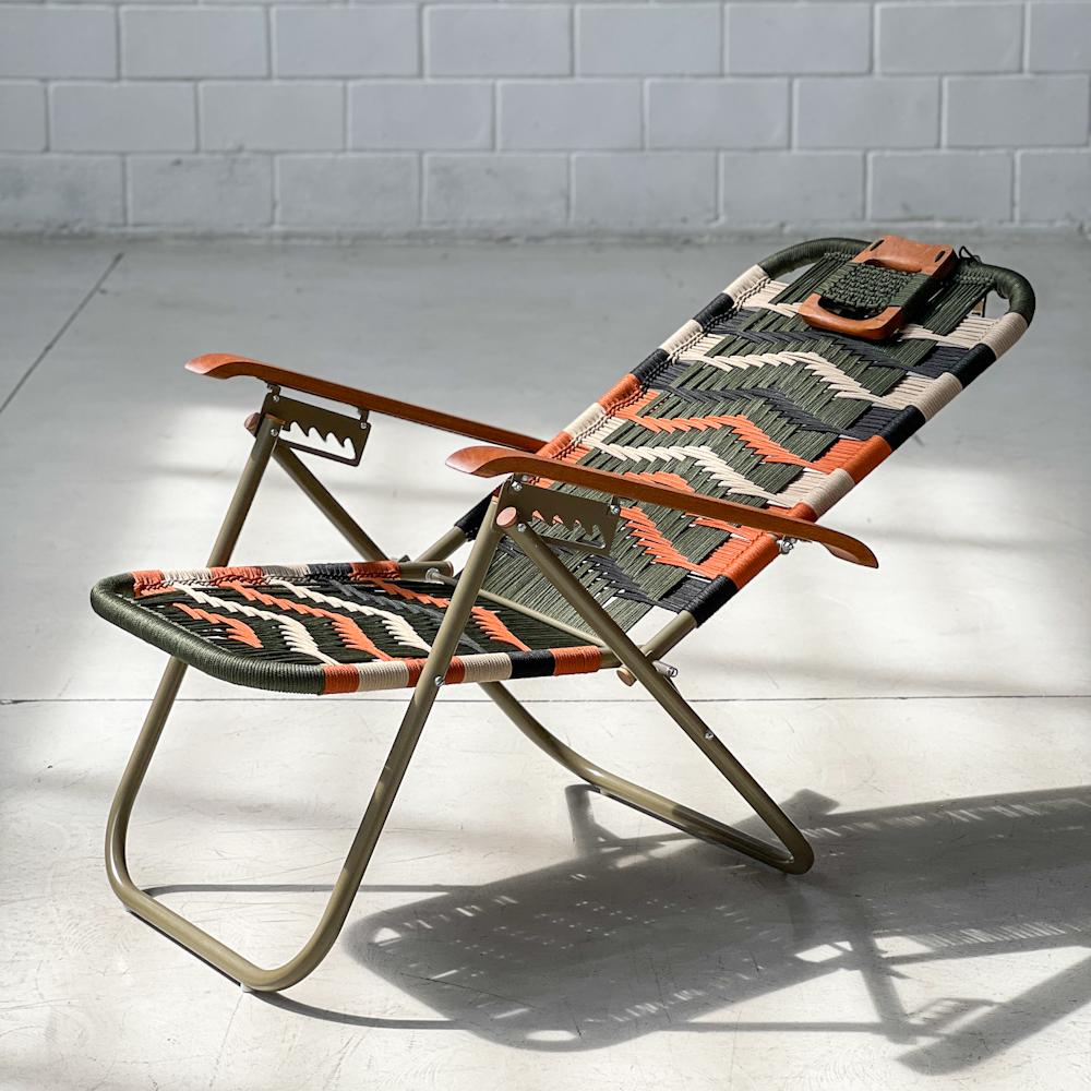 Engraved Reclining beach arm chair Japú - Trama 6 - Outdoor area - Dengô Brasil For Sale