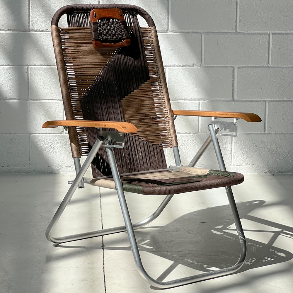 Engraved Reclining beach arm chair Japú - Trama Classic 2 - Outdoor area - Dengô Brasil For Sale