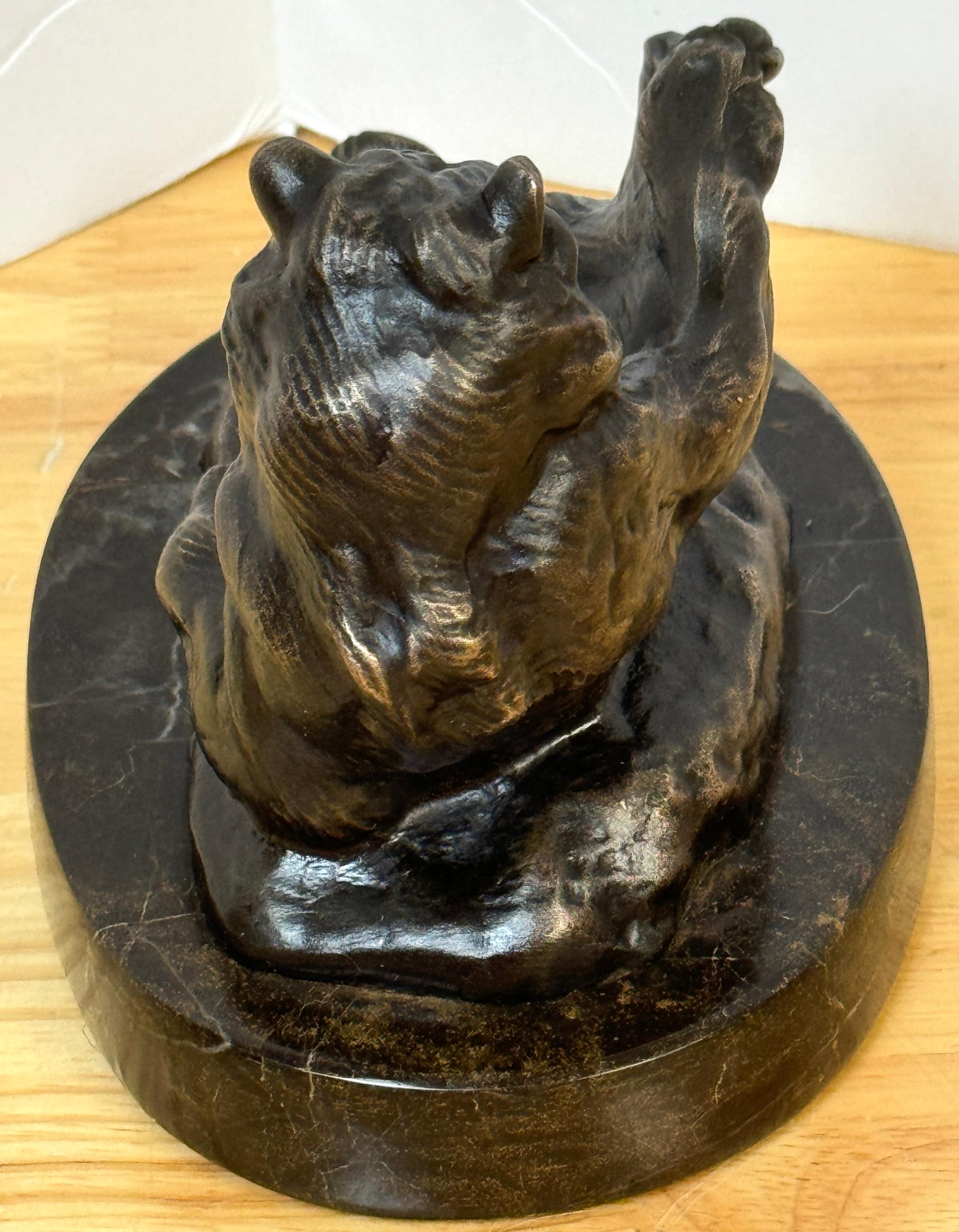 Oso reclinado, Escultura de bronce Después de, Antoine-Louis Barye en venta 9