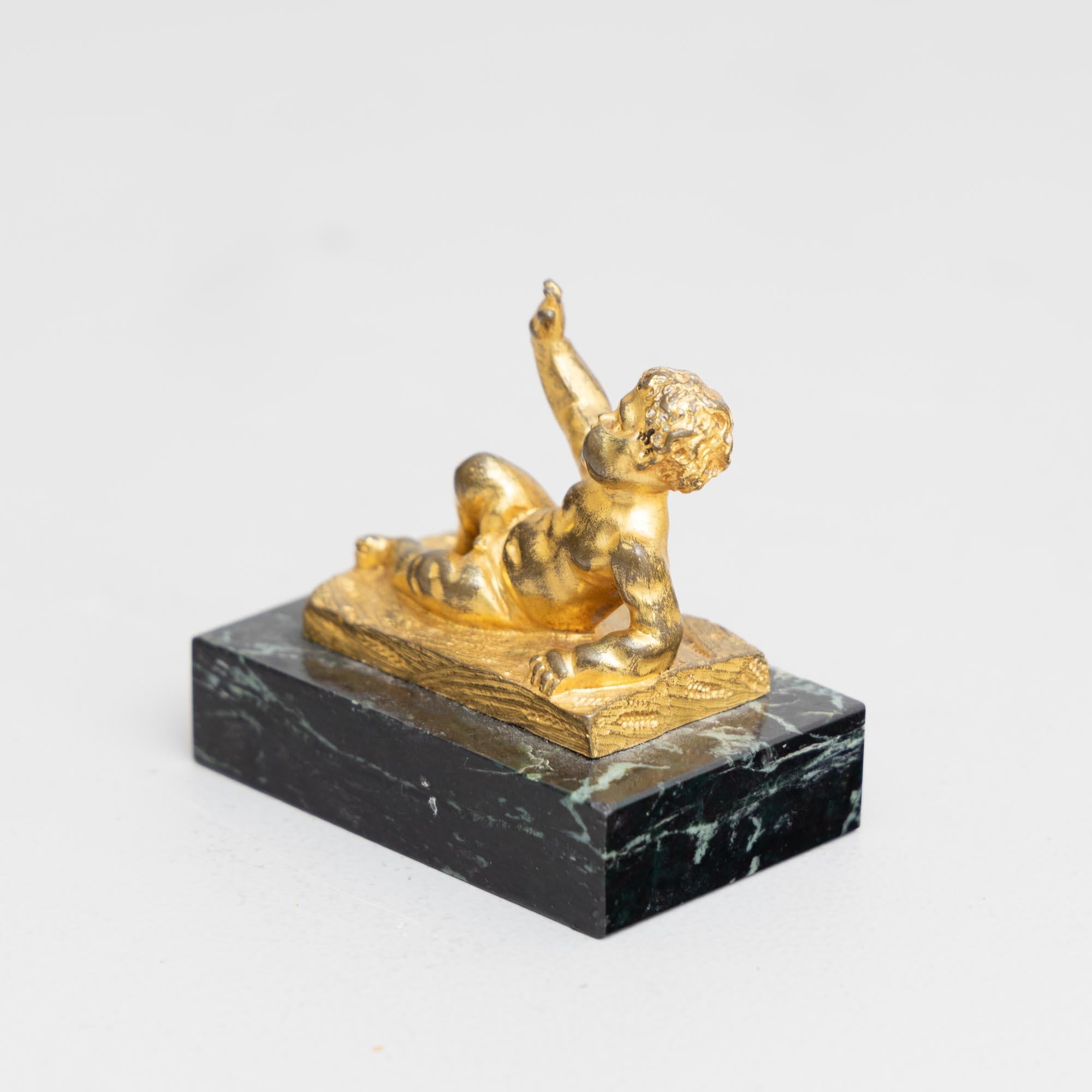 Reclining Bronze Putto, 19th Century In Good Condition For Sale In Greding, DE
